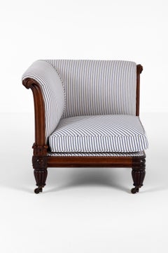 Una poltrona angolare inglese in stile vittoriano del XIX secolo, rivestita in tessuto “Princeton Ticking”
