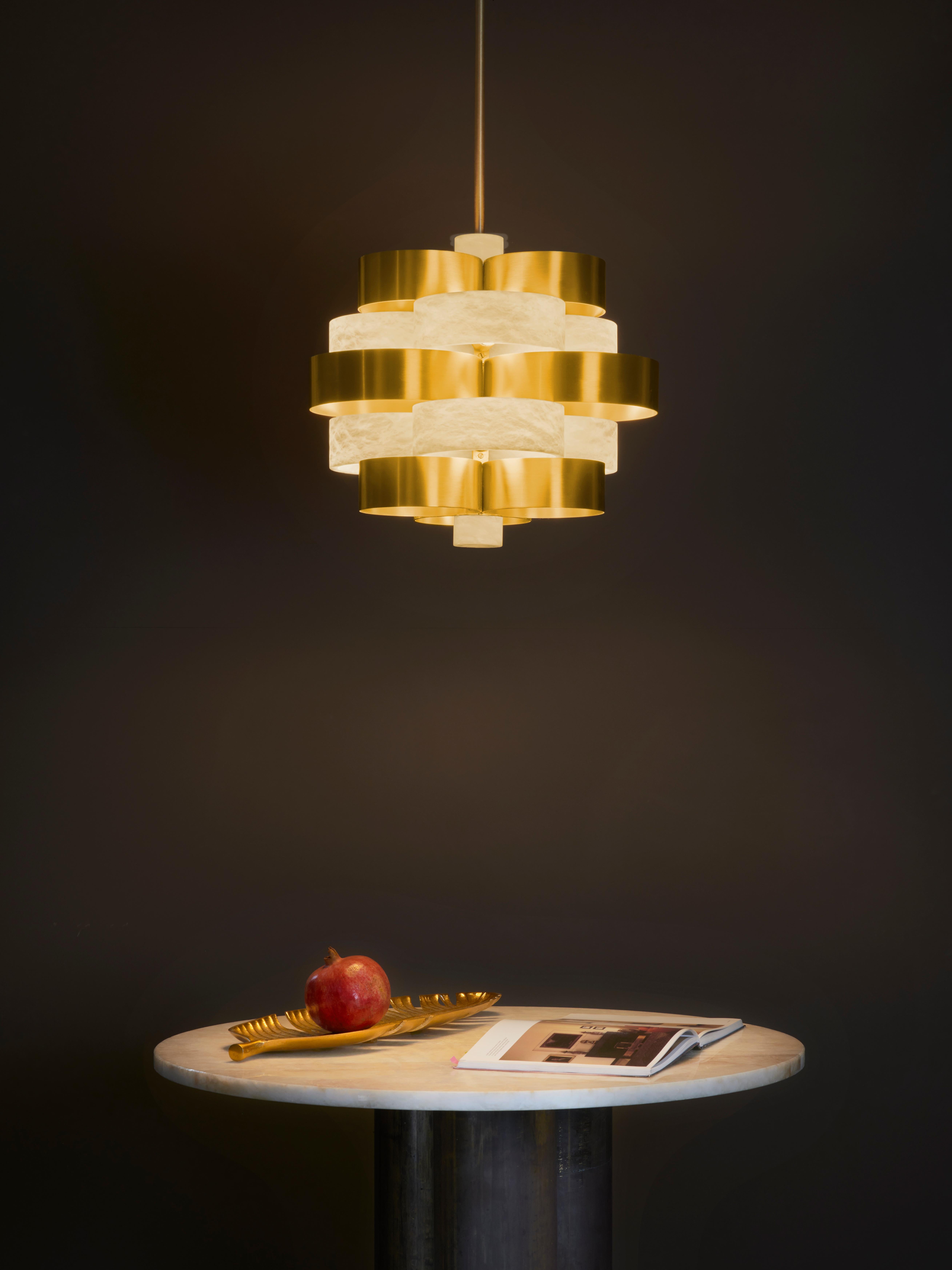 Periodo contemporaneo Bespoke Elegant Chandelier 