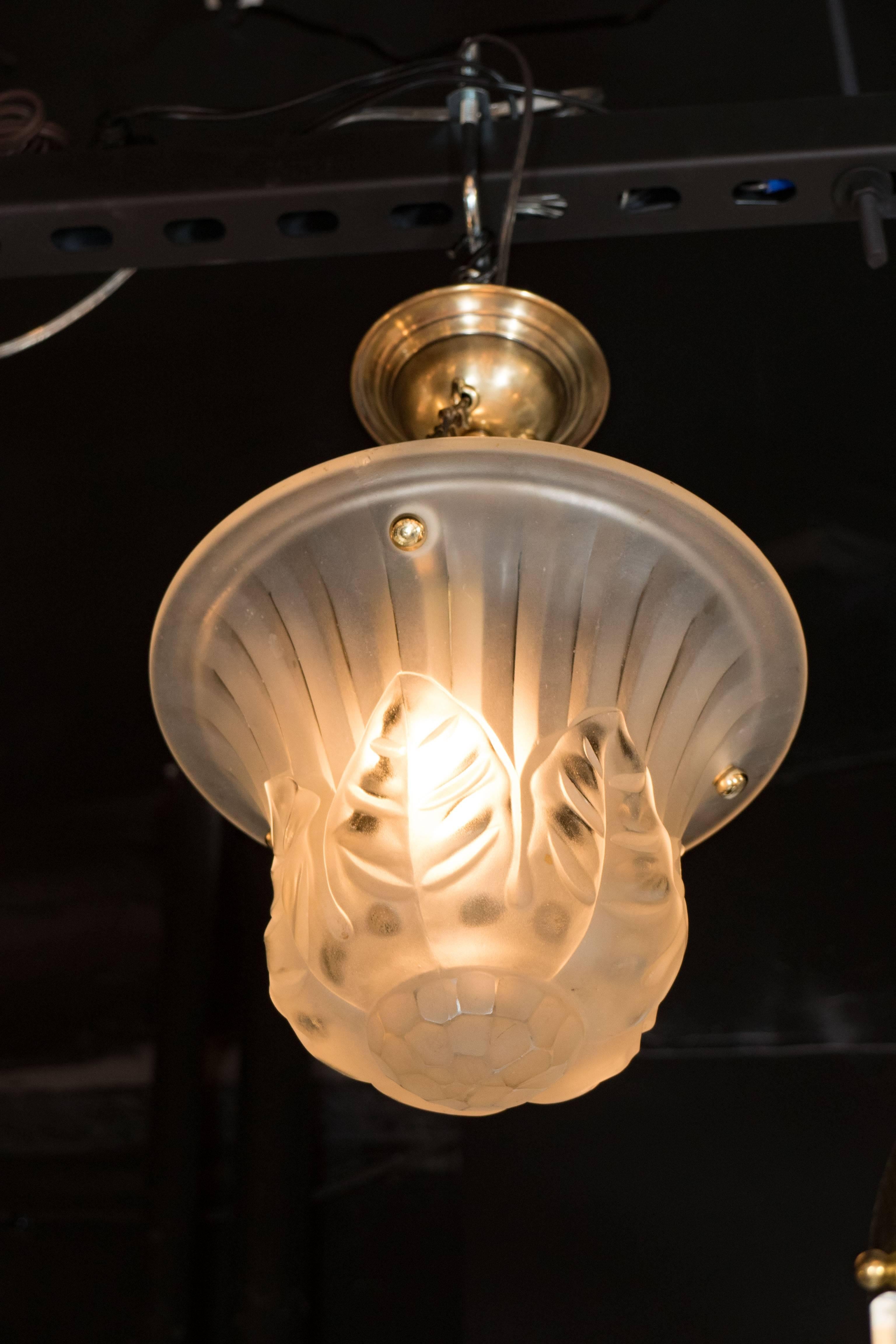 Mid-20th Century Fine French Art Deco Dome Chandelier in Frosted Glass with Brass Fittings