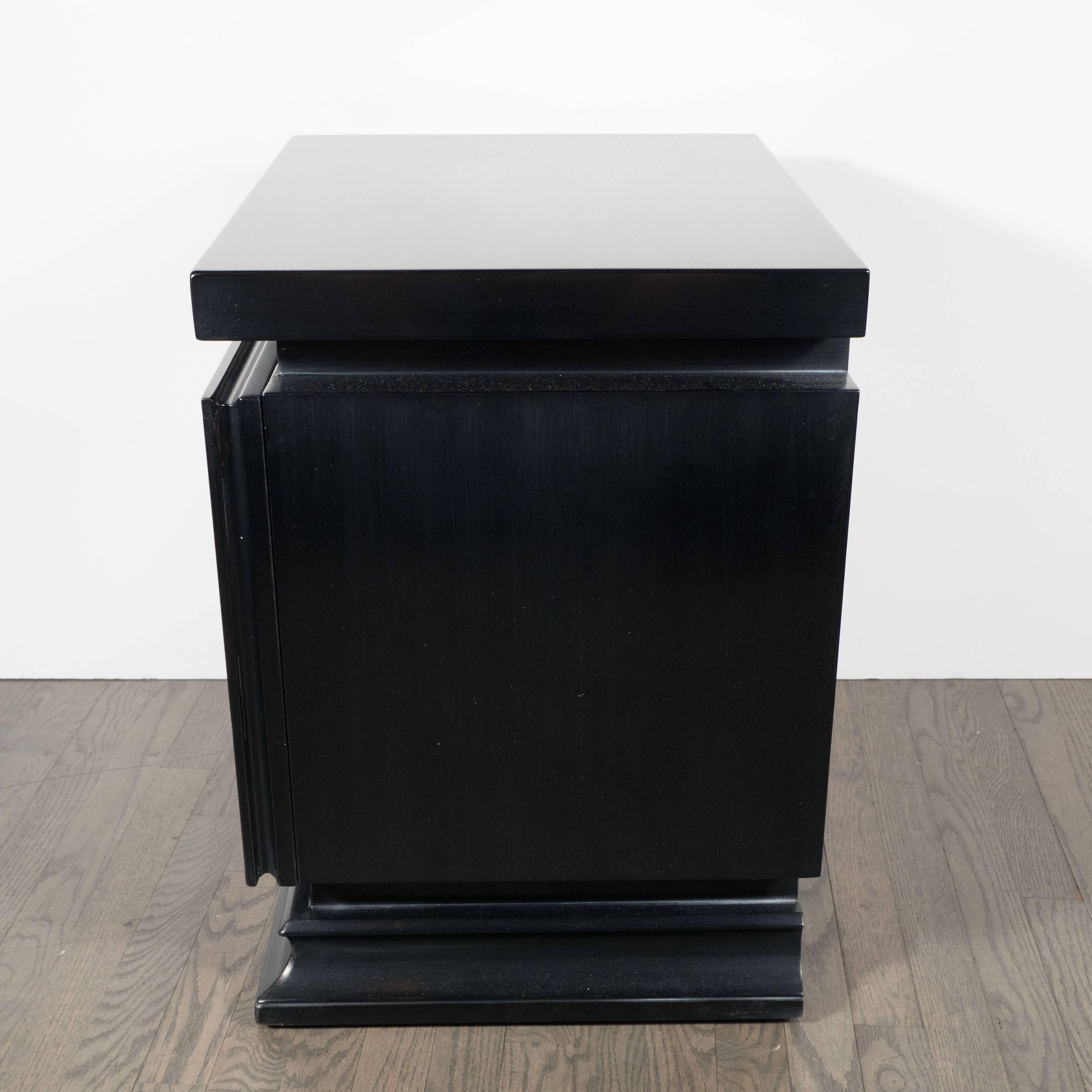 Pair of Mid-Century Nightstands in Ebonized Walnut with a Shadowbox Design In Excellent Condition In New York, NY
