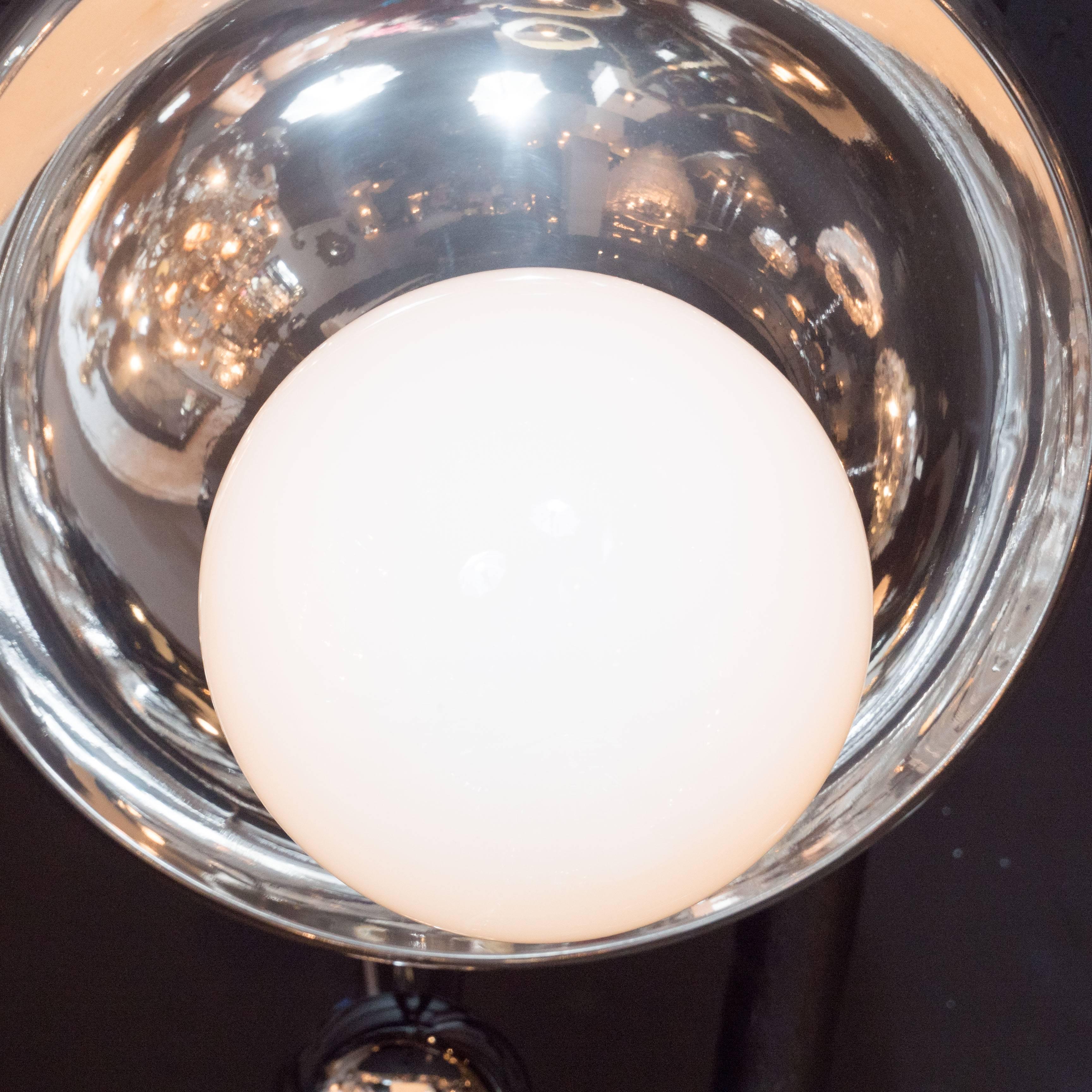 Américain Globe blanc du milieu du siècle « Drop » à montage encastré avec cadre chromé en vente