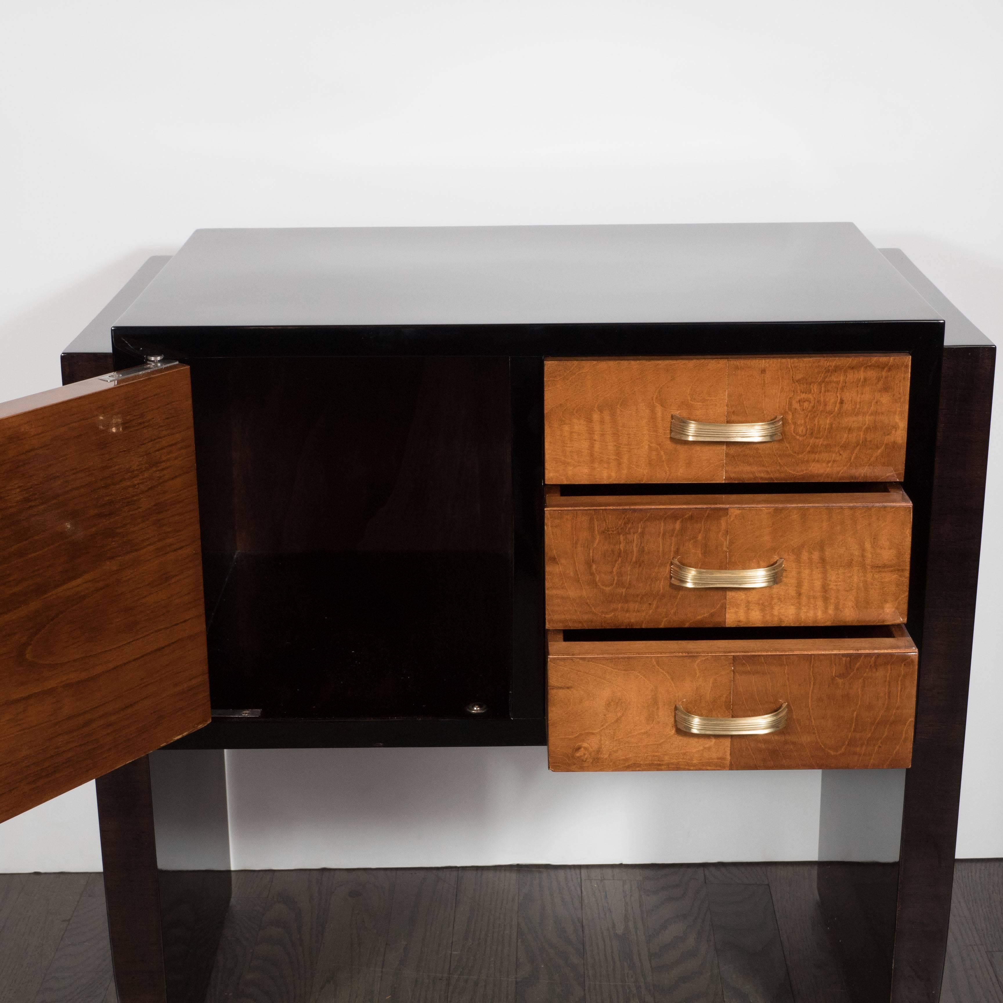American Pair of Art Deco Nightstands or End Tables in Burled Elm and Ebonized Walnut