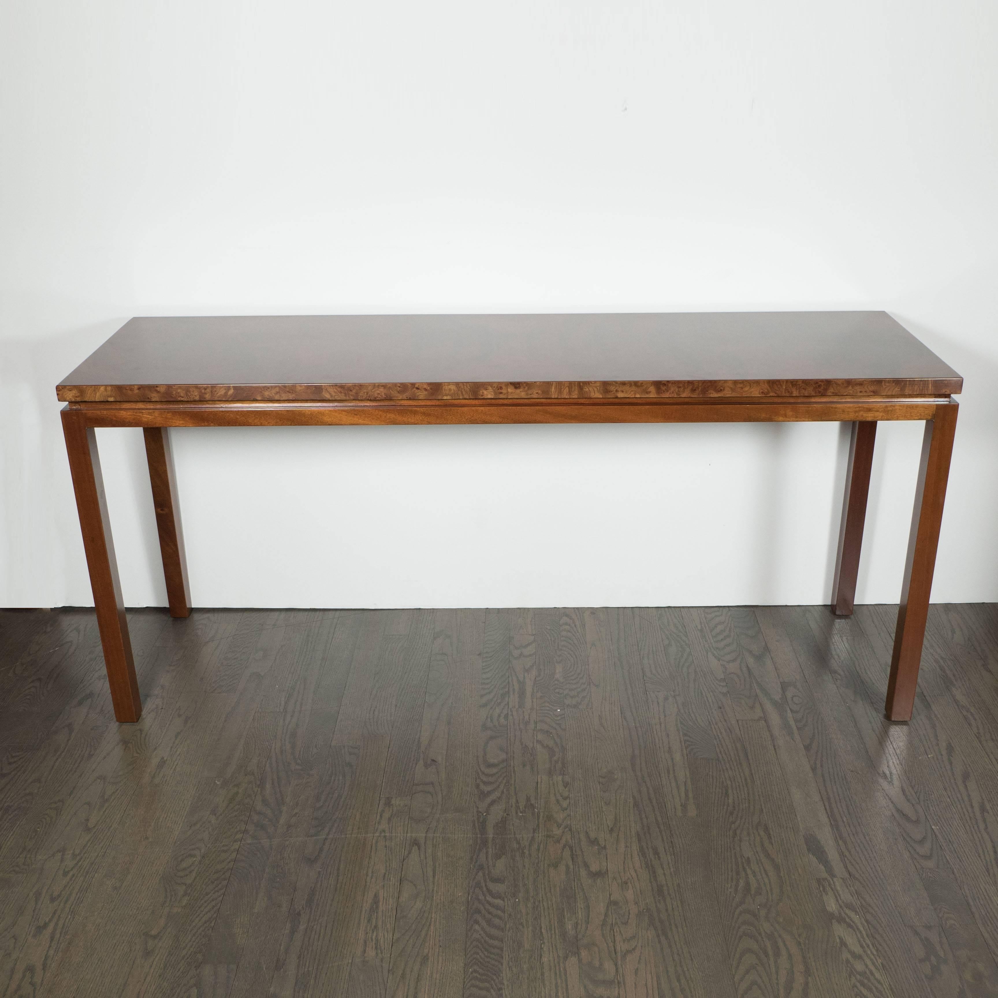An ultra-chic Mid-Century Parsons console in bookmatched Carpathian elm by Harvey Probber, American, circa 1970.
Stylish design by Harvey Probber with original label on the underside of the tabletop. The tabletop in exquisite hand-rubbed
