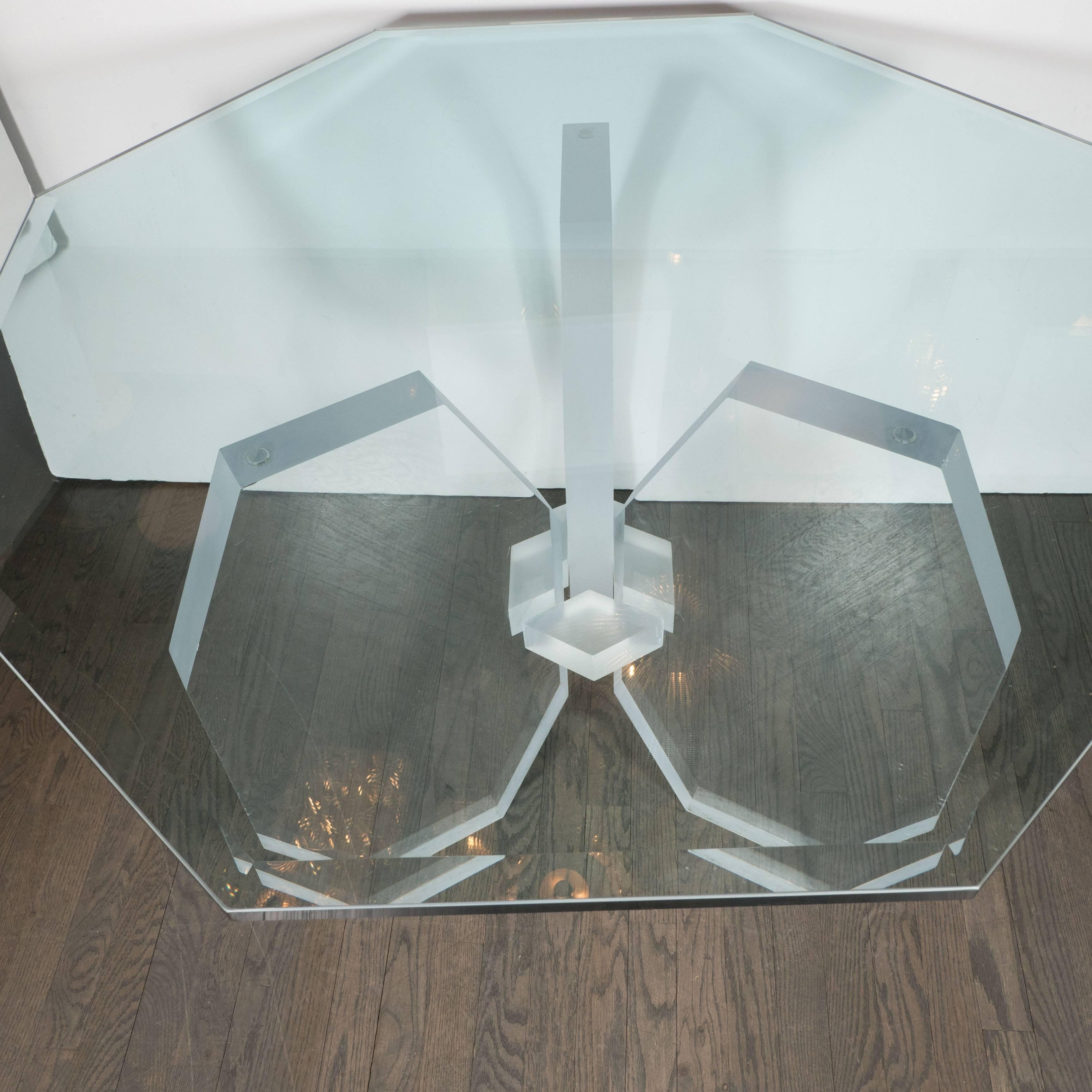 Mid-Century Modernist Sculptural Faceted Lucite and Bevelled Glass Dining Table  In Excellent Condition In New York, NY