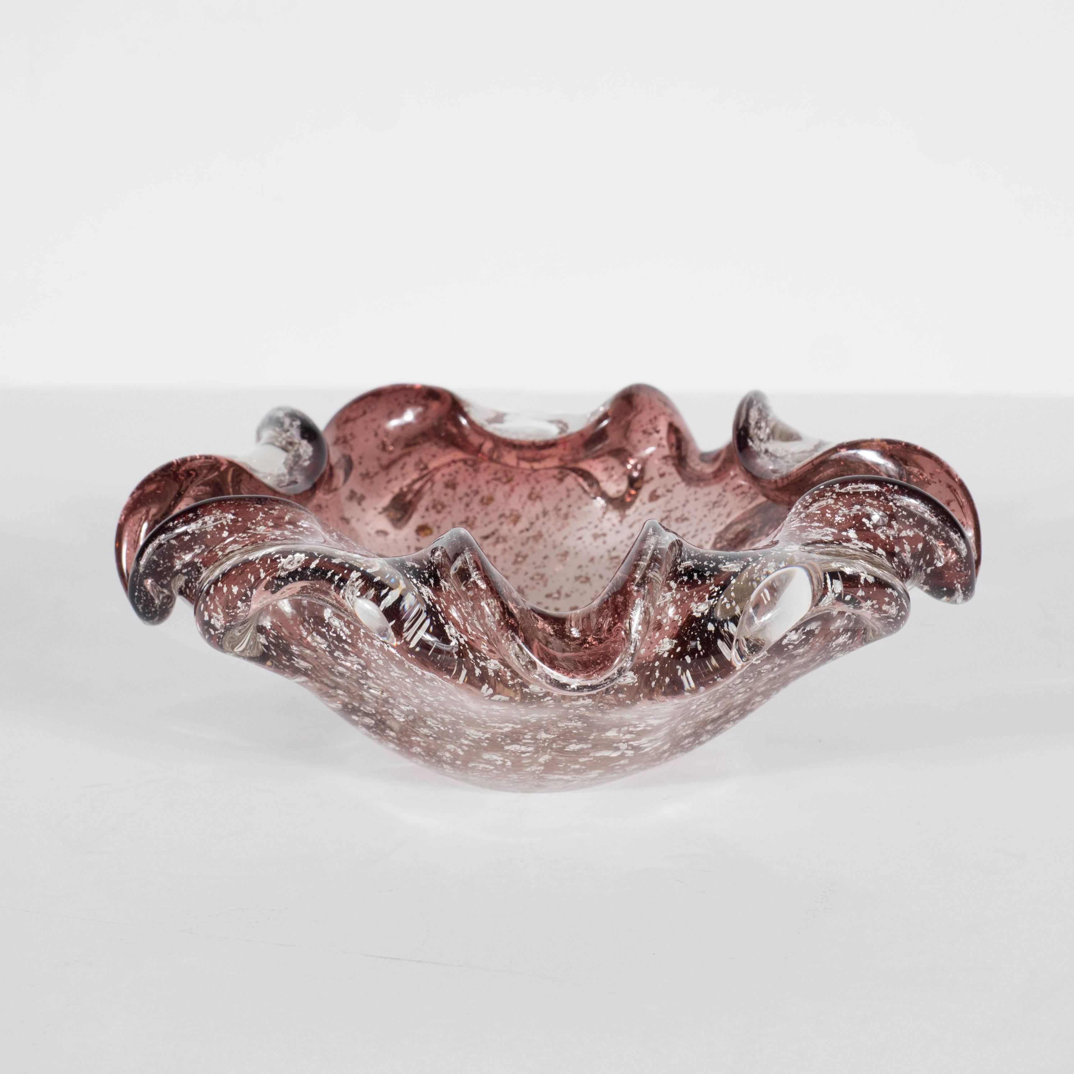 Mid-Century Modern striking and very unusual foliate mauve Murano bowl or ashtray, Italy, circa 1950 reminiscent of some rare under water plant or flower, in handblown mauve Murano glass with 24-karat white gold inclusions.
Italy, circa 1950