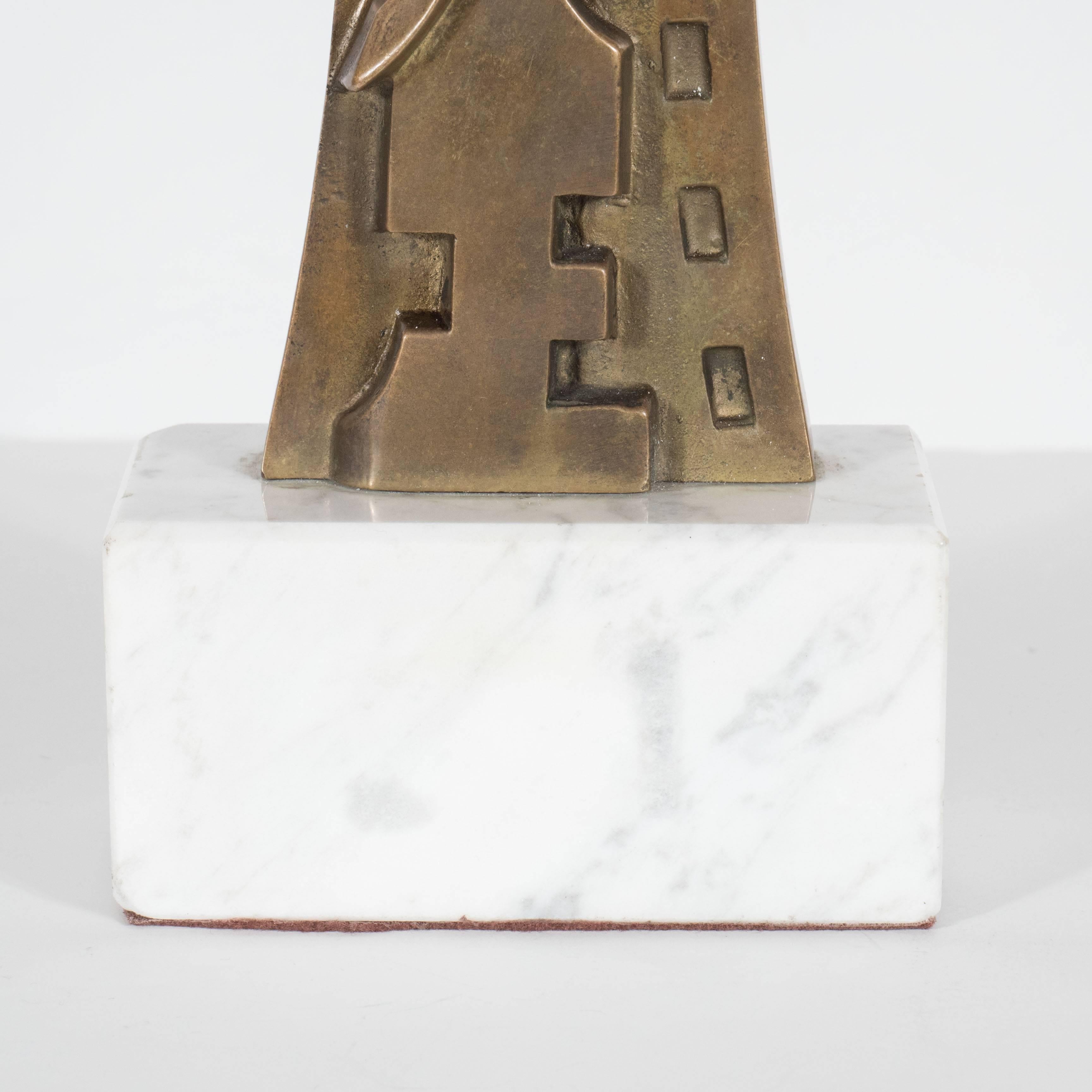 Patiné Sculpture moderne du milieu du siècle dernier en bronze patiné et marbre de S. Monachesi  en vente