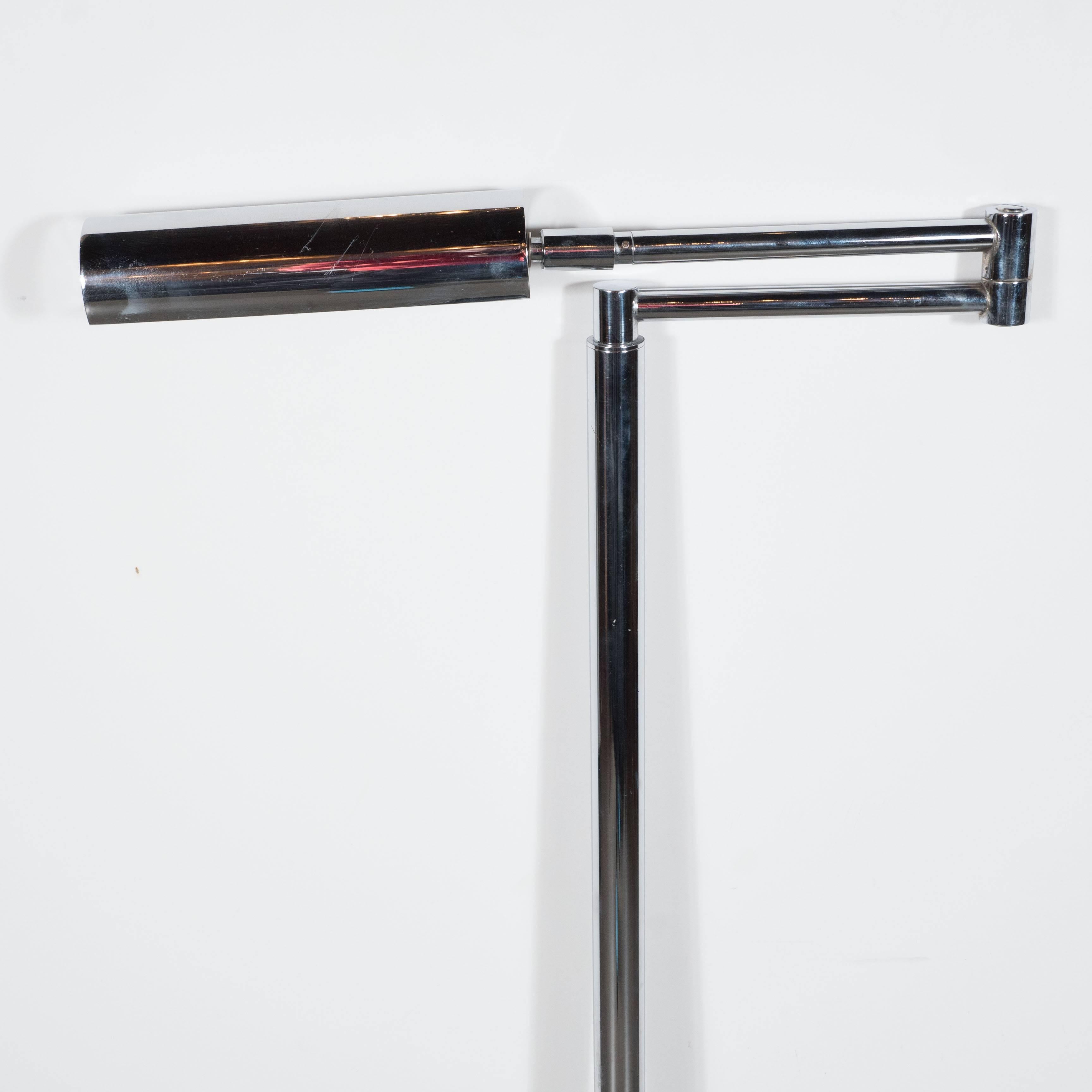 Mid-Century Modern Lampadaire à bras pivotant chromé élégant de style moderniste du milieu du siècle dernier en vente