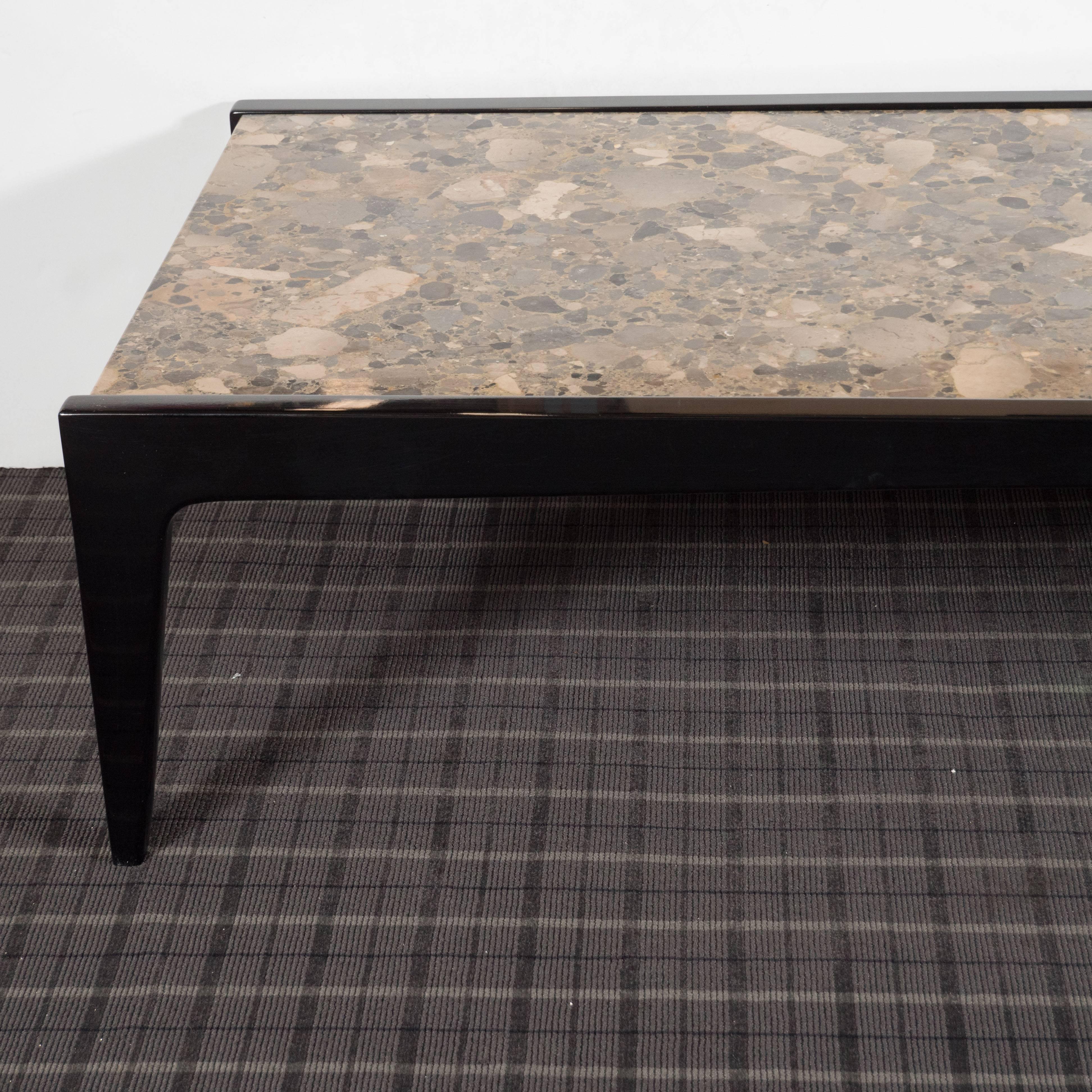Mid-Century Modern Table moderniste du milieu du siècle en noyer ébénisé avec plateau en granit métamorphique  en vente