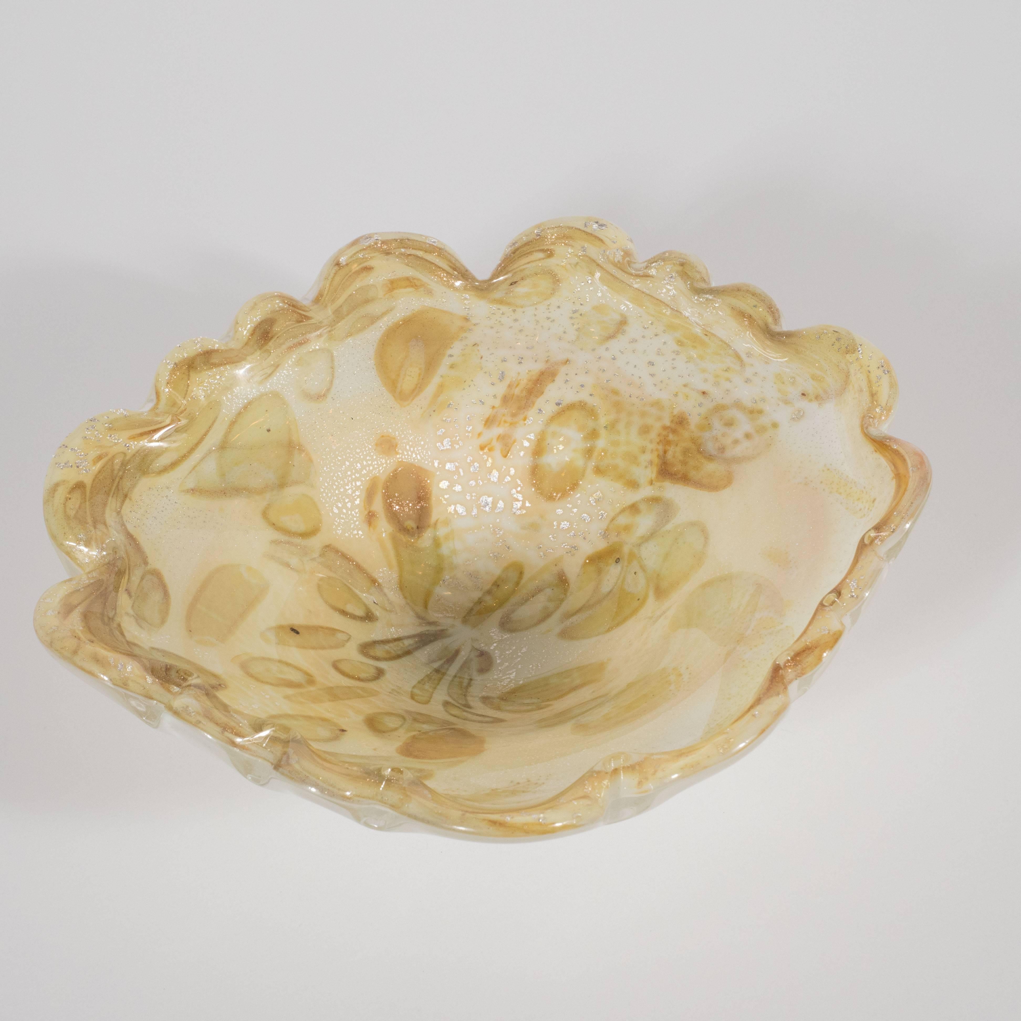 Mid-Century Modern Bol en verre de Murano soufflé à la bouche, de style mi-siècle moderne, en coquille d'huître et champagne en vente
