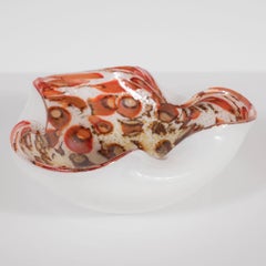 Abstrakte mundgeblasene Murano-Schale aus der Jahrhundertmitte in Rot:: Kastanie & Perle