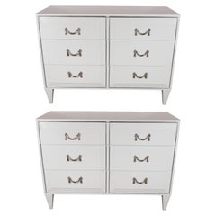 Paire de commodes Art Déco en laque blanche avec poignées en nickel par Charak Modern