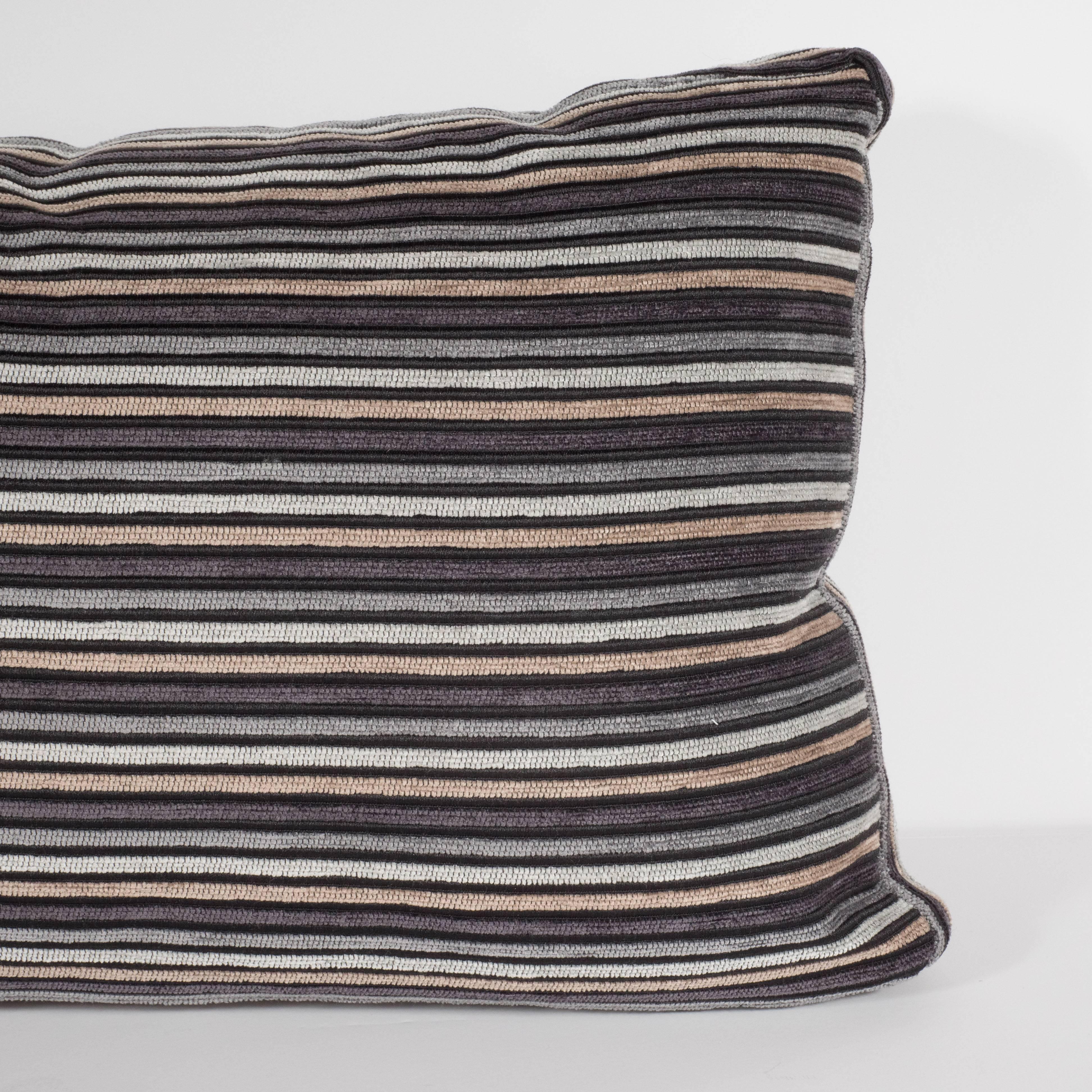 Pair of Modern Rectangular Striped Velvet Pillows in Neutral Silver & Gold Tones In Excellent Condition For Sale In New York, NY