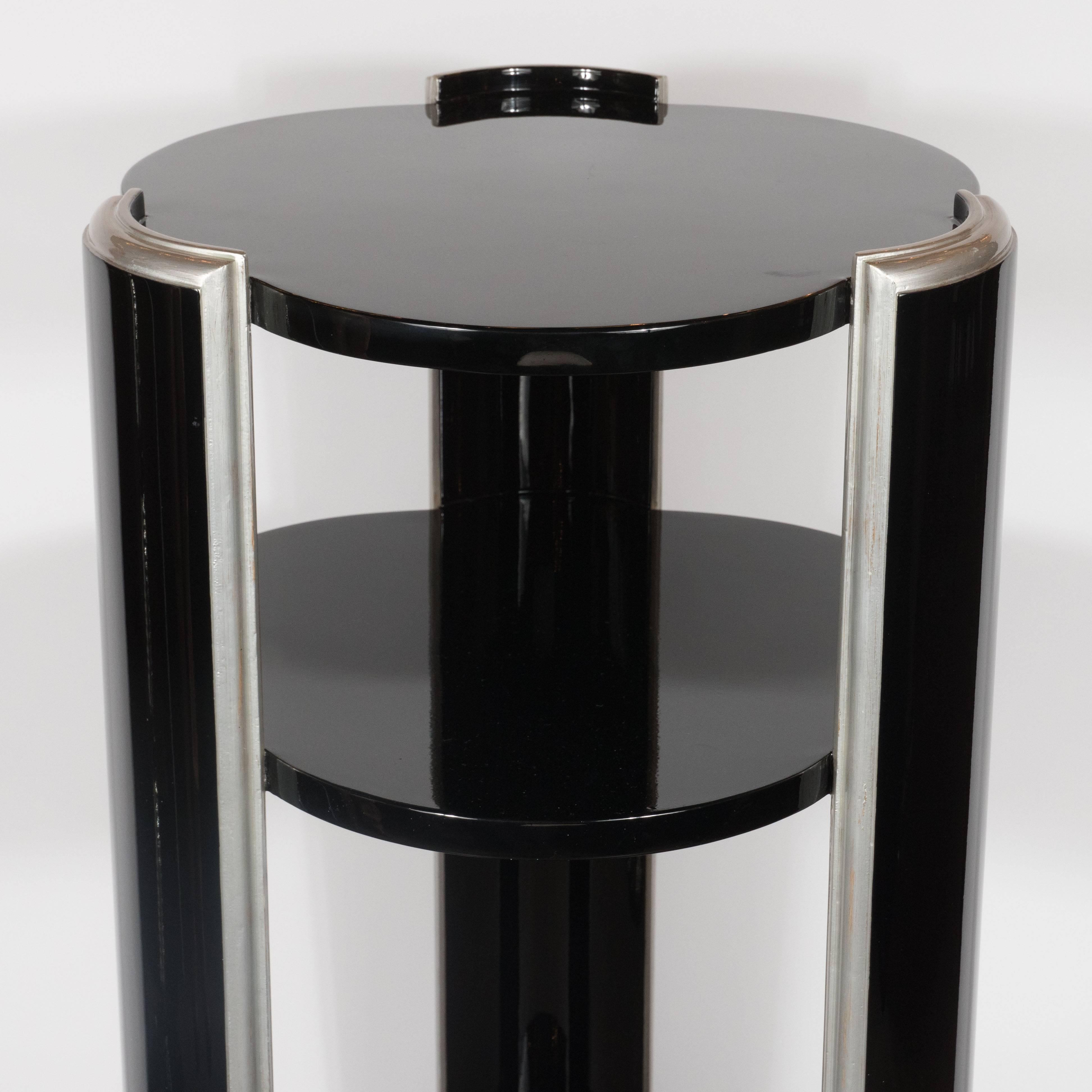 Mid-20th Century Elegant American Art Deco Three-Tiered Pedestal in Black Lacquer and Silver Leaf