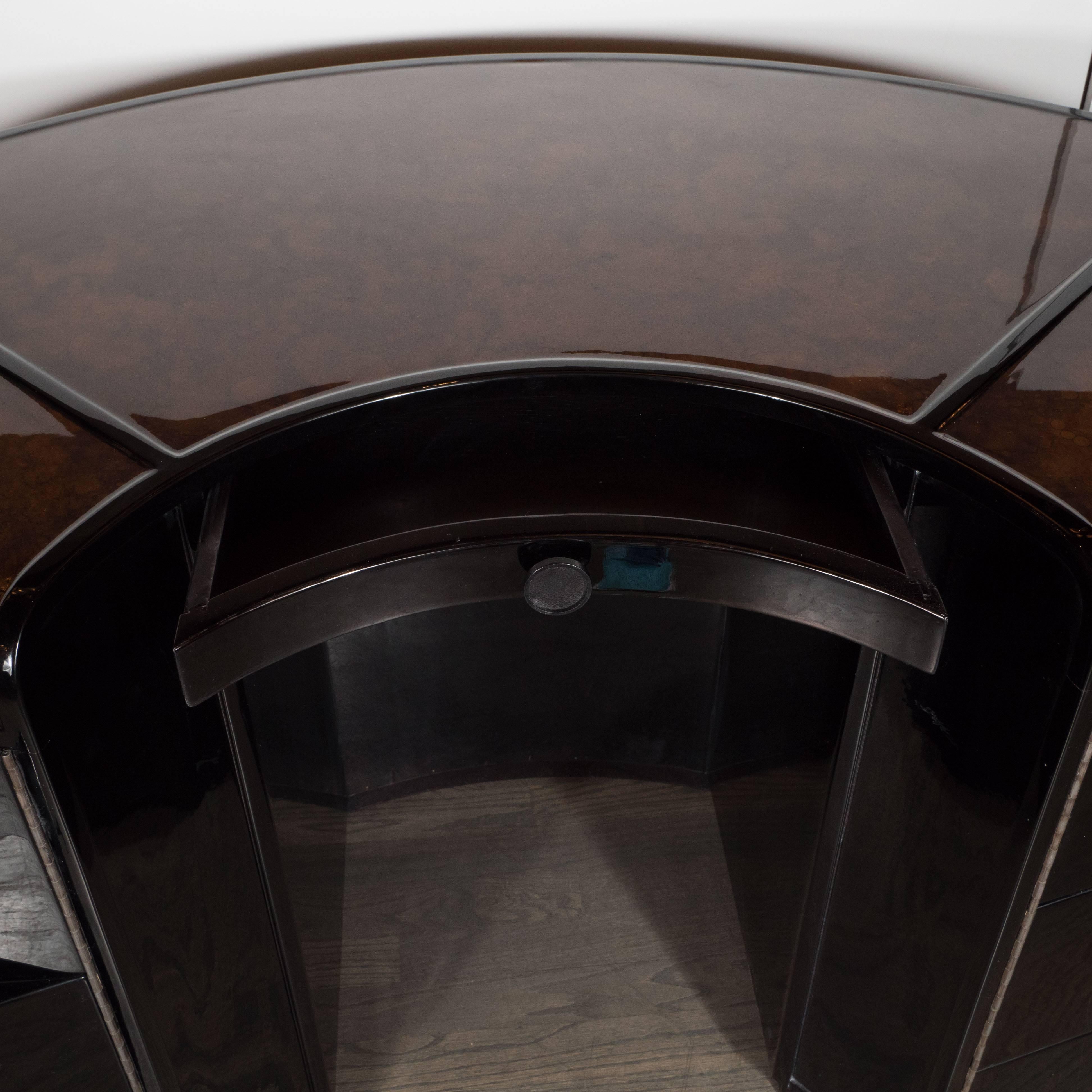 Amerikanischer Art-Deco-Schreibtisch aus gemasertem Karpaten-Ulmenholz und schwarzem Lack 1