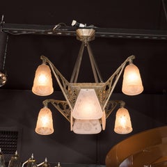 Kubistischer Art-Déco-Kronleuchter aus versilberter Bronze und mattiertem Reliefglas von Daum Nancy