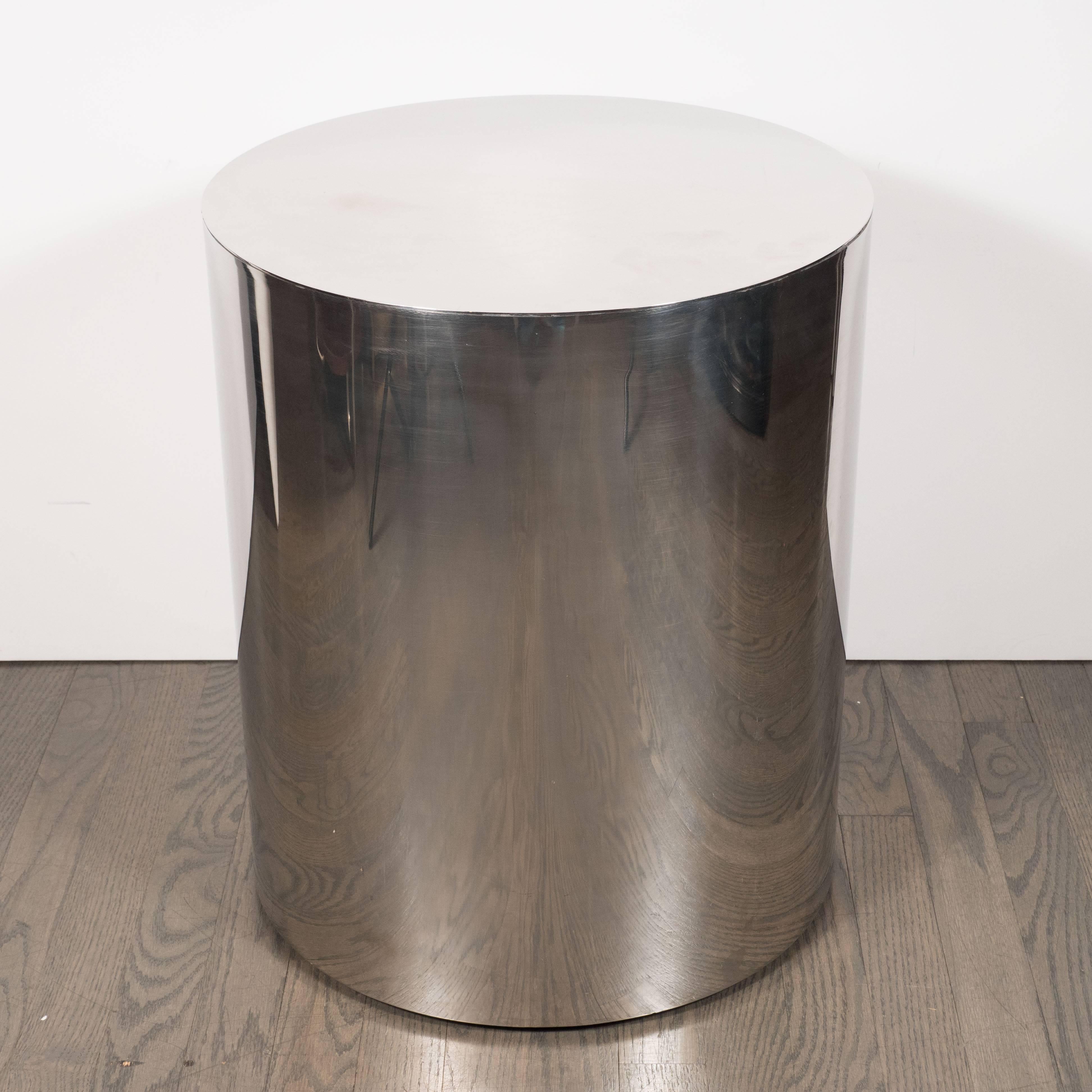 This pedestal was realized in the United States, circa 1970. Composed of a simple cylindrical form in lustrous chrome, it would be perfect as a side table in a contemporary or Mid-Century Modern interior, or used as a pedestal for presenting a