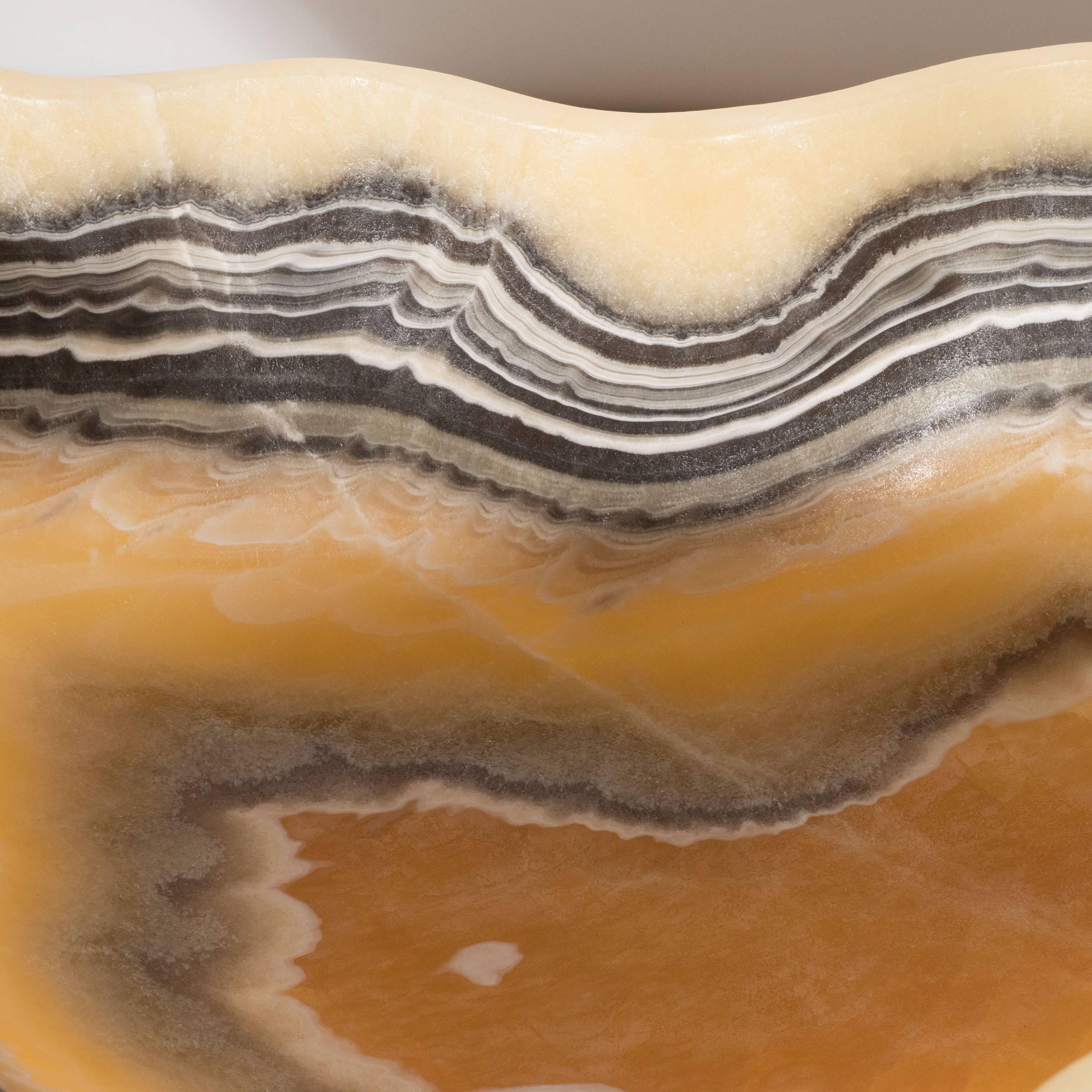 Sophisticated Organic Modern Agate Bowl in Grisaille and Honeyed Tones In Excellent Condition In New York, NY