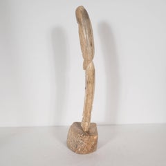 TOTEM inuit tallado de mediados de siglo en abedul con incrustaciones circulares de nácar