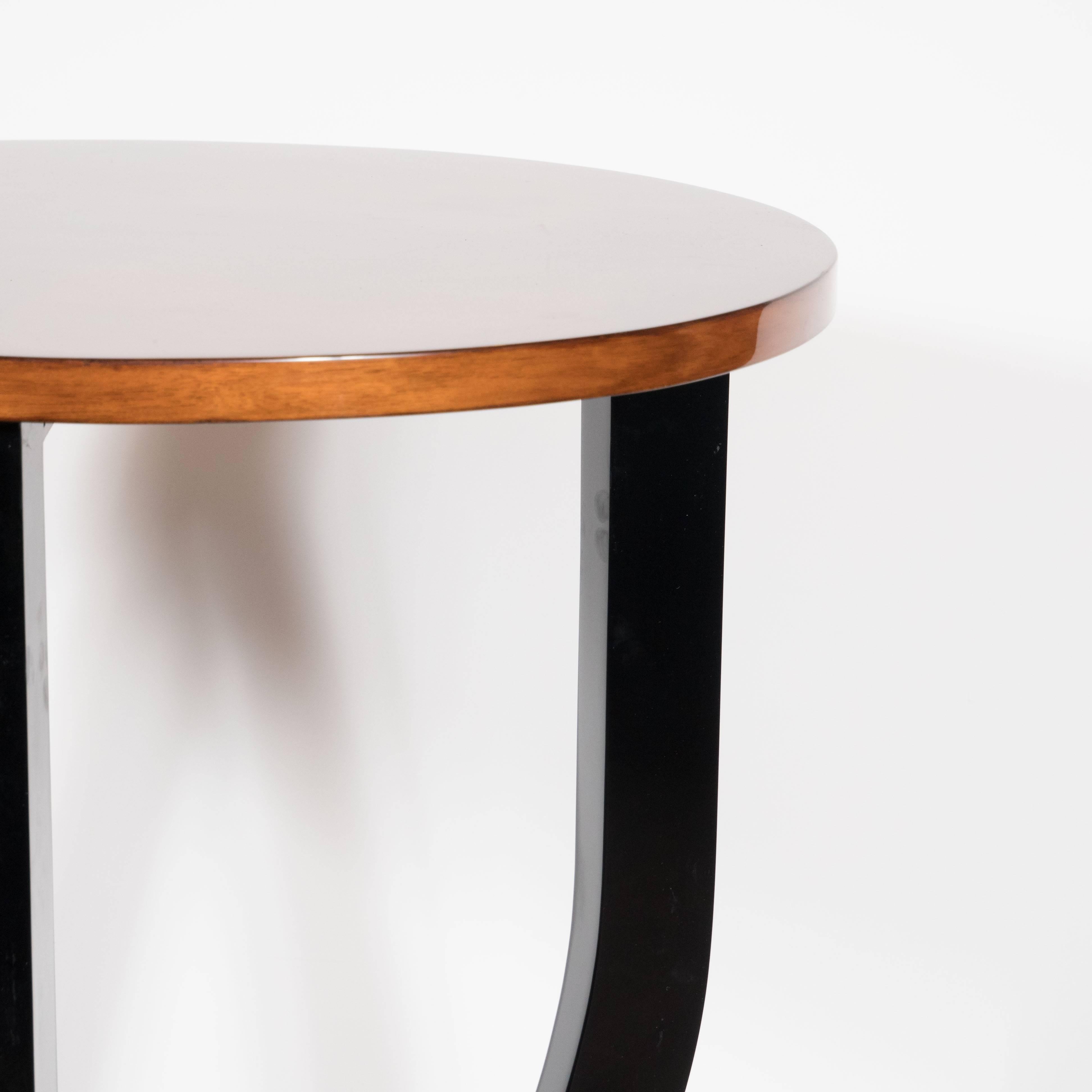 Zweistöckiger französischer Gueridon-Tisch aus Nussbaumholz und schwarzem Lack im Art déco-Stil, Art déco-Stil (Walnuss) im Angebot