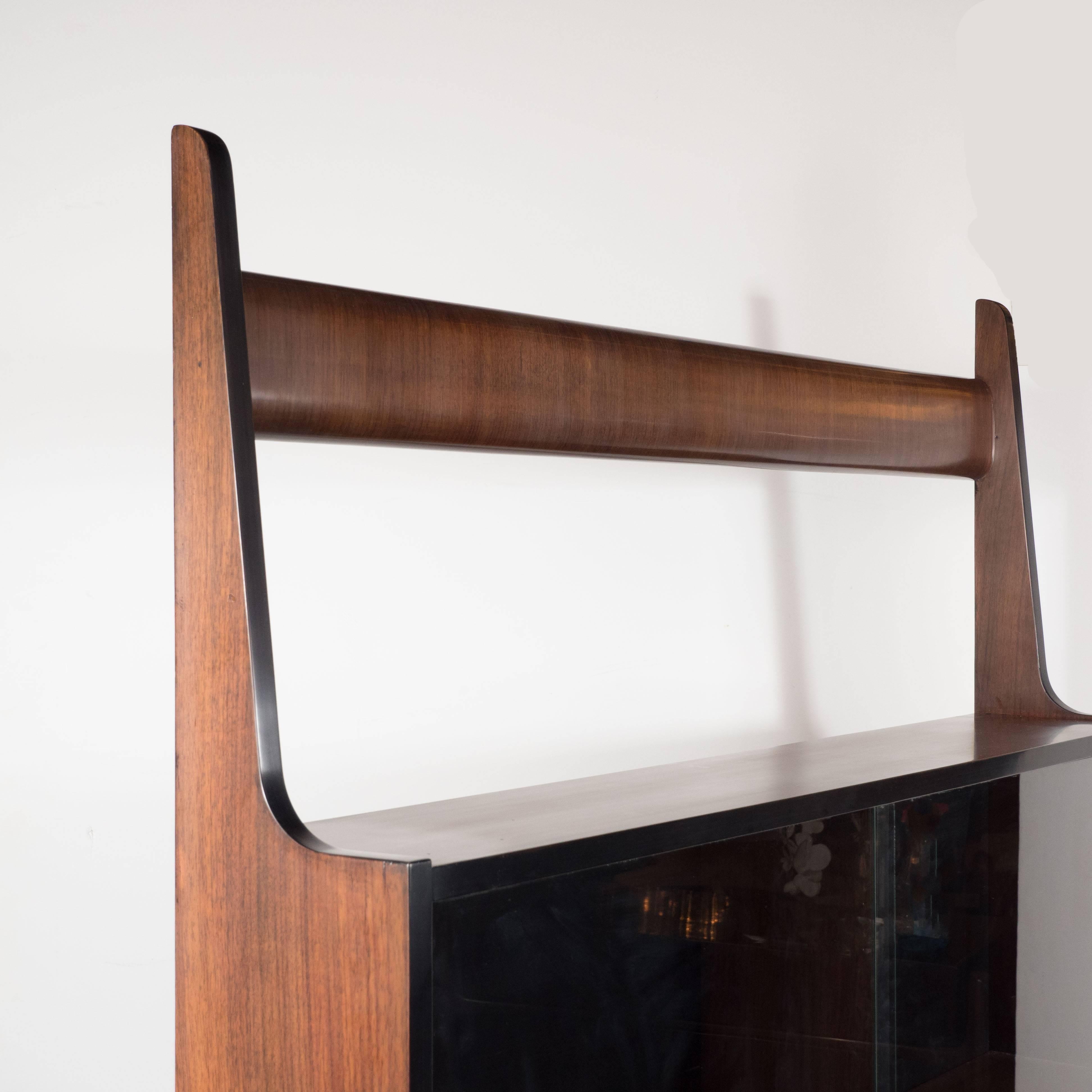 Sculptural Italian Mid-Century Modern Ètagére in Handrubbed Walnut and Brass For Sale 2