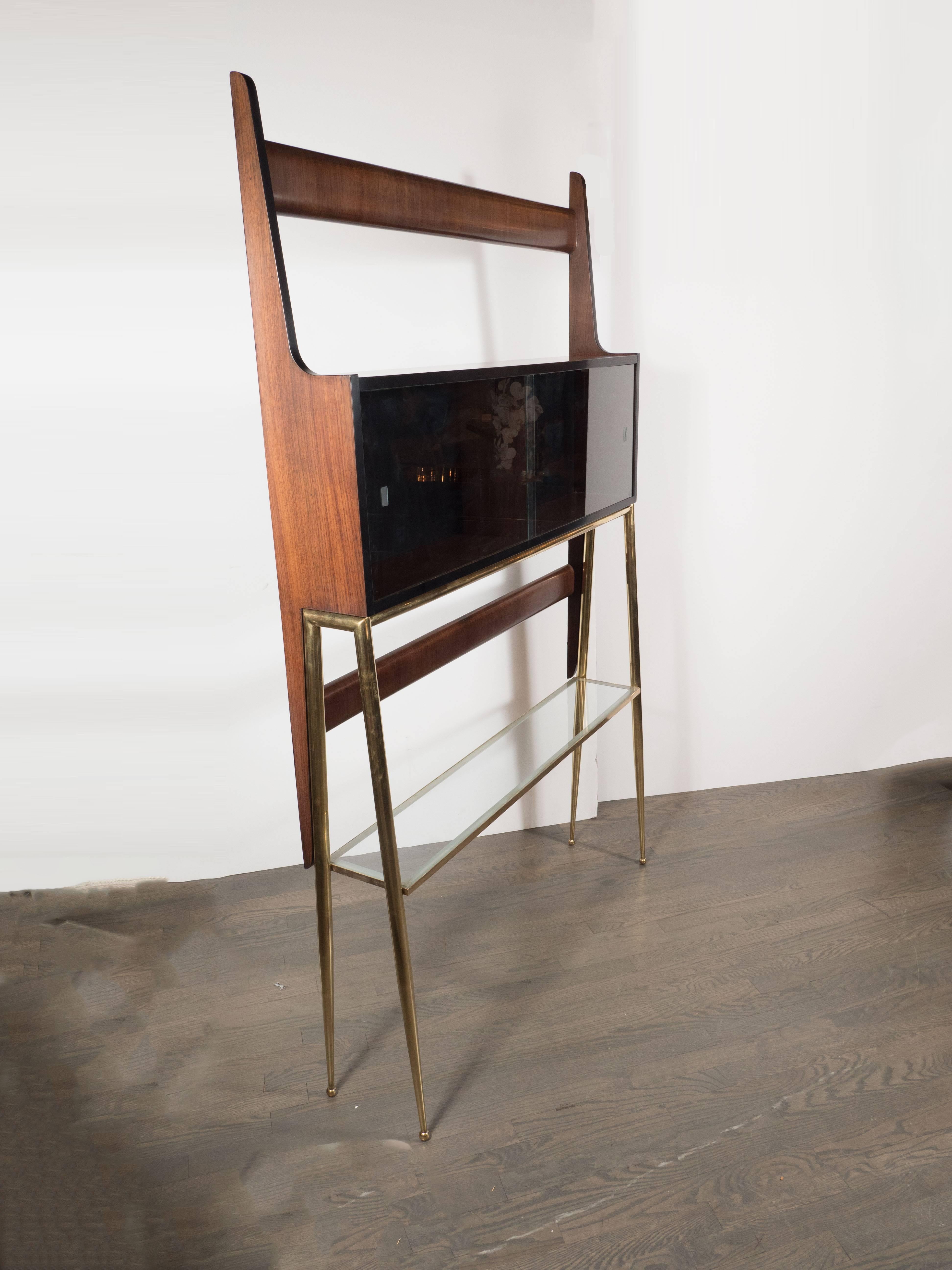 Sculptural Italian Mid-Century Modern Ètagére in Handrubbed Walnut and Brass For Sale 3