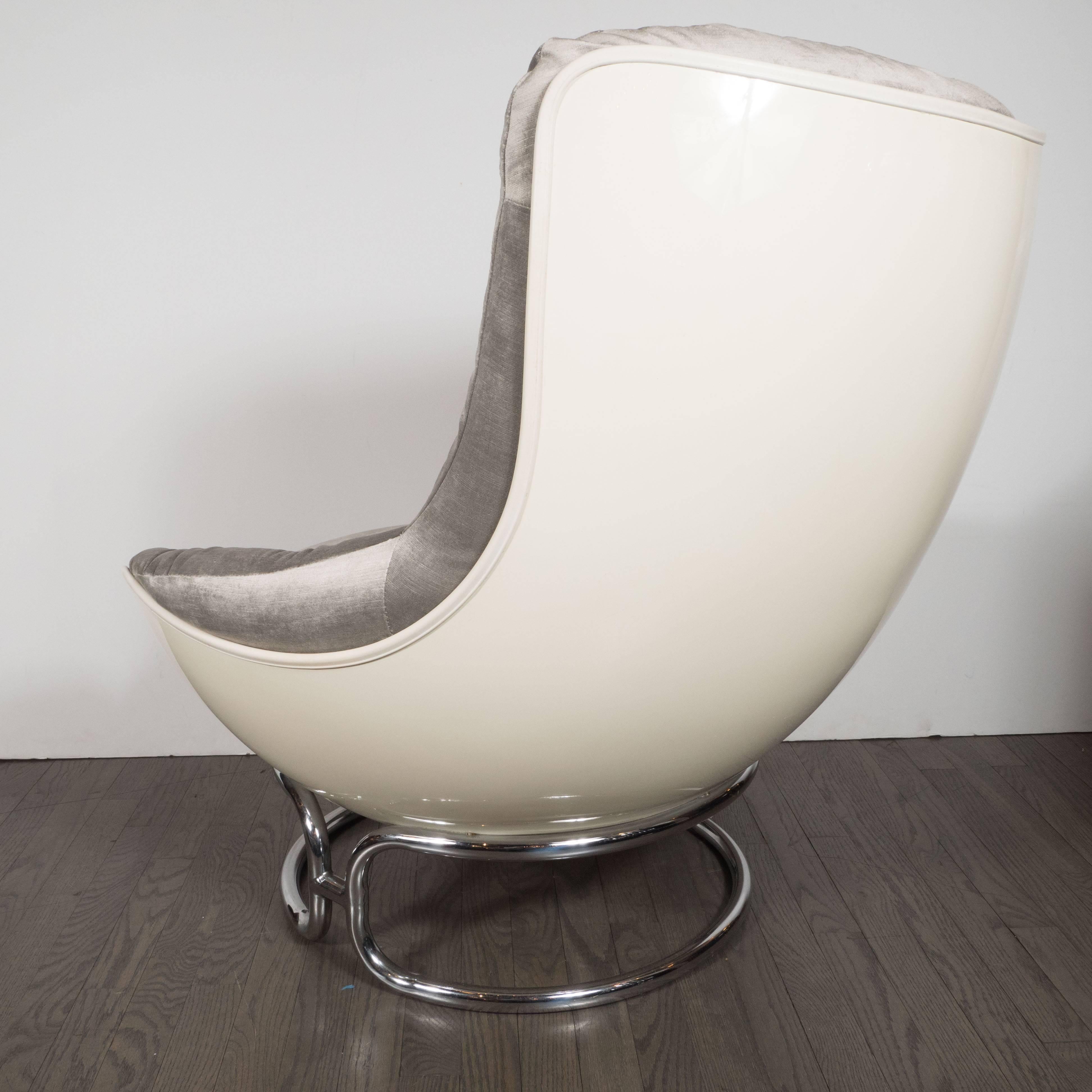 Pair of French Mid-Century Modern Chrome and Fiberglass Lounge Chairs, Airborne 2