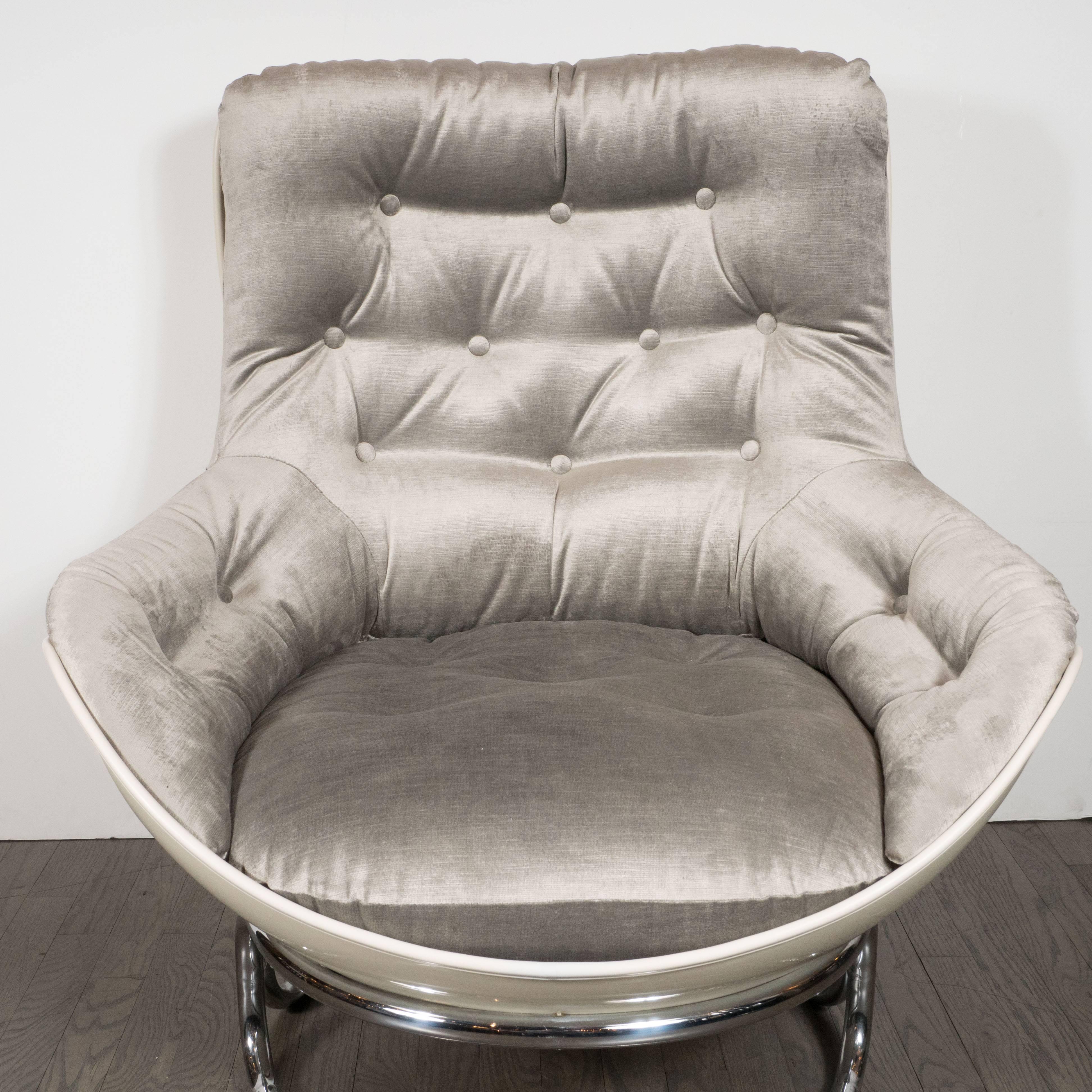 Pair of French Mid-Century Modern Chrome and Fiberglass Lounge Chairs, Airborne In Excellent Condition In New York, NY