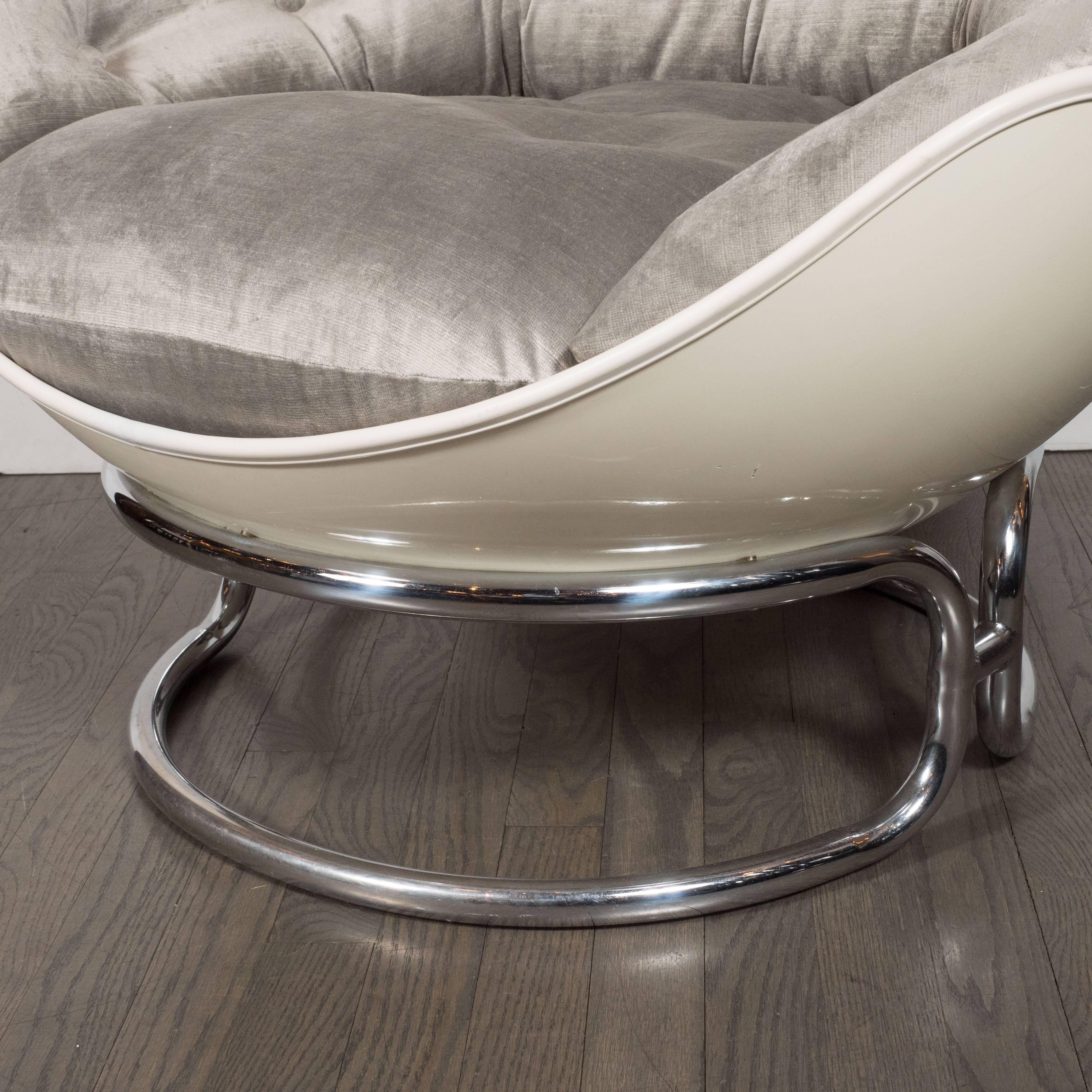 Late 20th Century Pair of French Mid-Century Modern Chrome and Fiberglass Lounge Chairs, Airborne