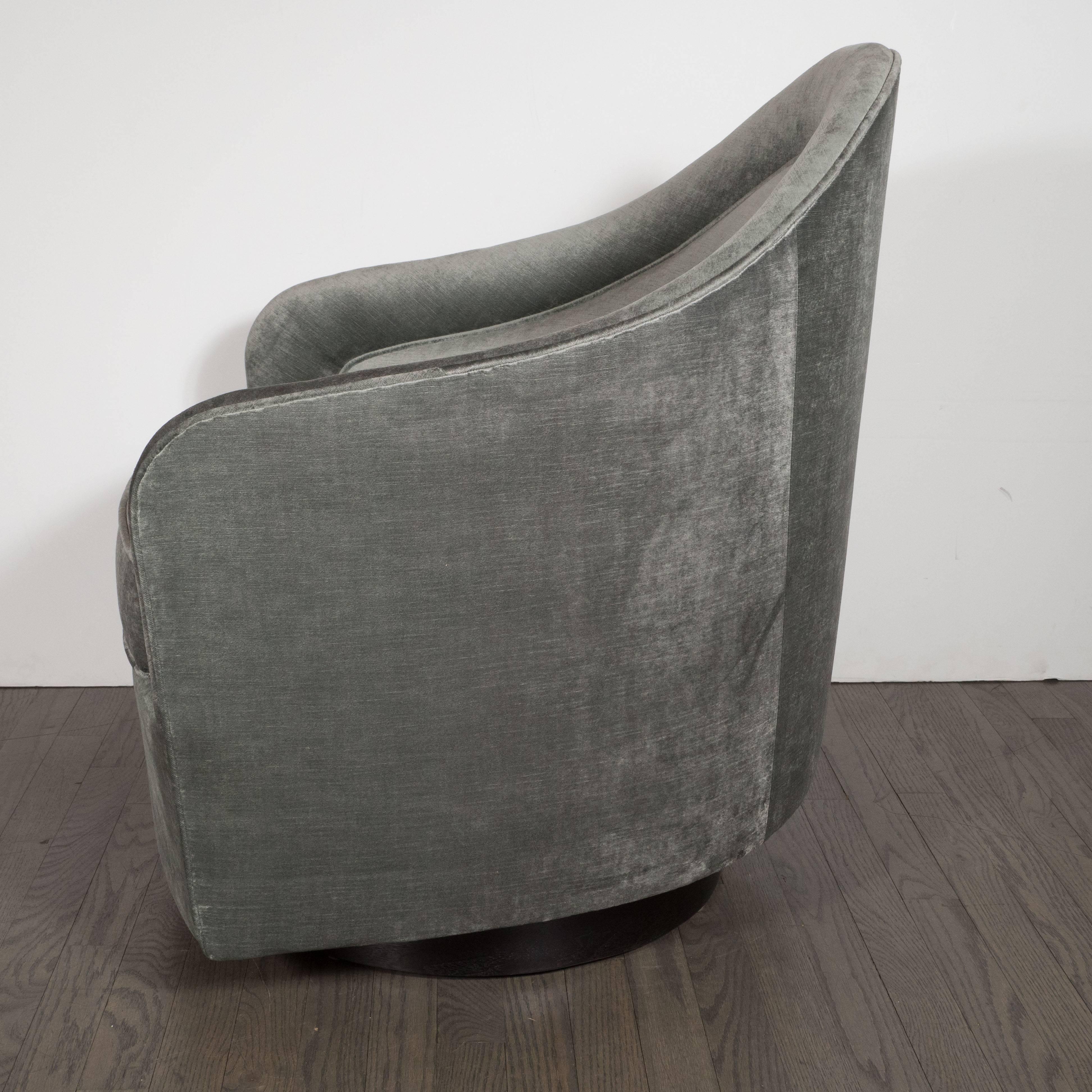 North American Mid-Century Modern Swivel Chair in Smoked Platinum Velvet by Milo Baughman