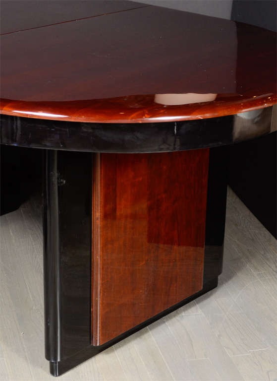 Art Deco Skyscraper Style Bookmatched Mahogany & Black Lacquer Oval Dining Table In Excellent Condition In New York, NY