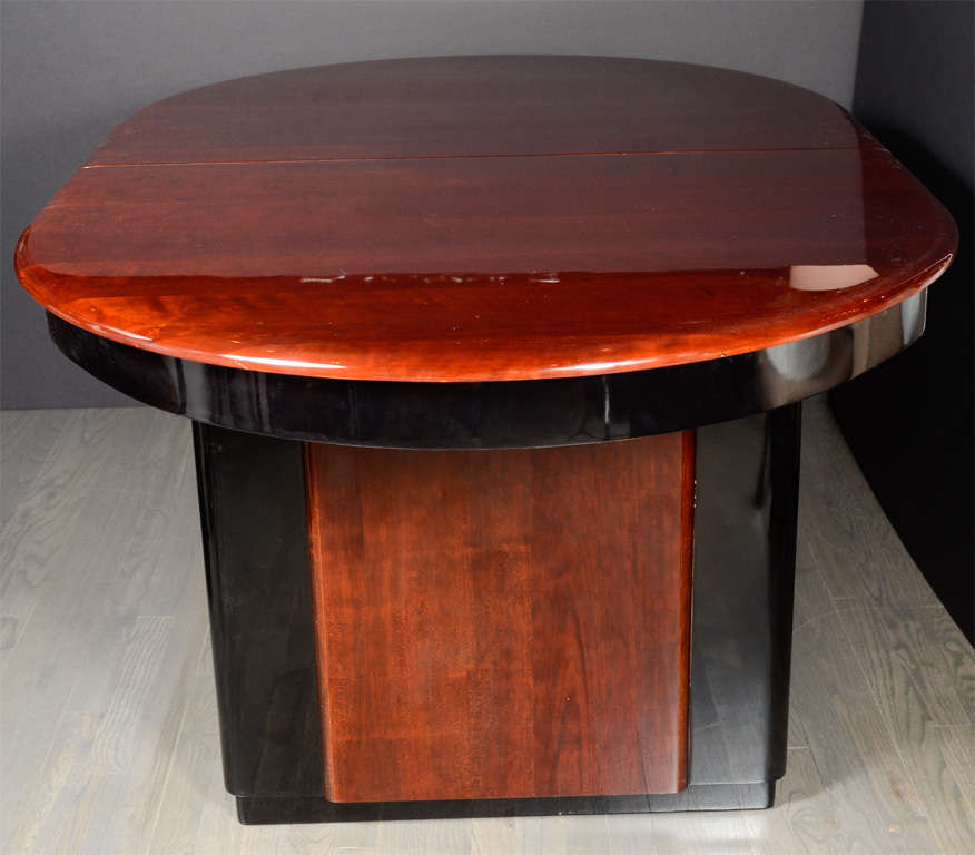 Mid-20th Century Art Deco Skyscraper Style Bookmatched Mahogany & Black Lacquer Oval Dining Table