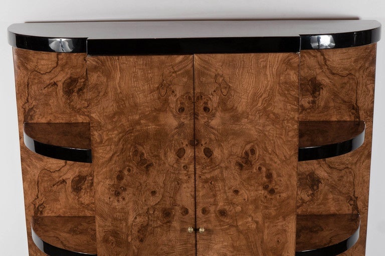 Mid-20th Century Streamline Art Deco Bar/ Cabinet in Book-Matched Exotic Walnut & Black Lacquer
