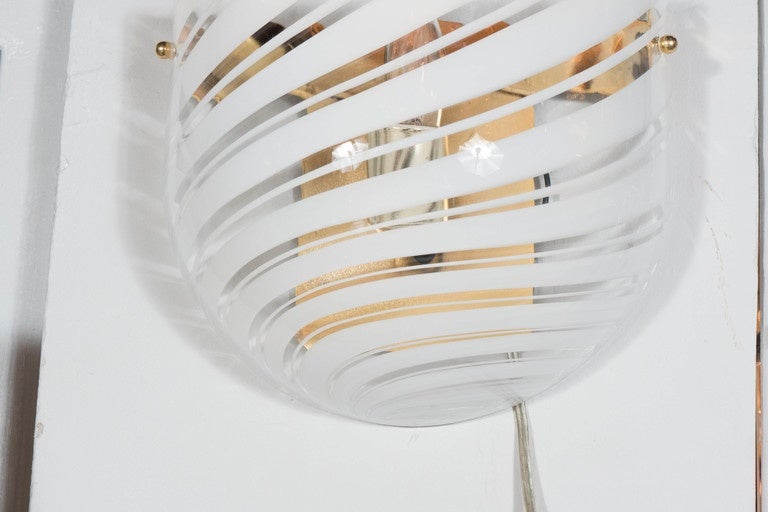 Italian Handblown Mid-Century Modern White and Clear Swirl Murano Glass Wall Sconce For Sale