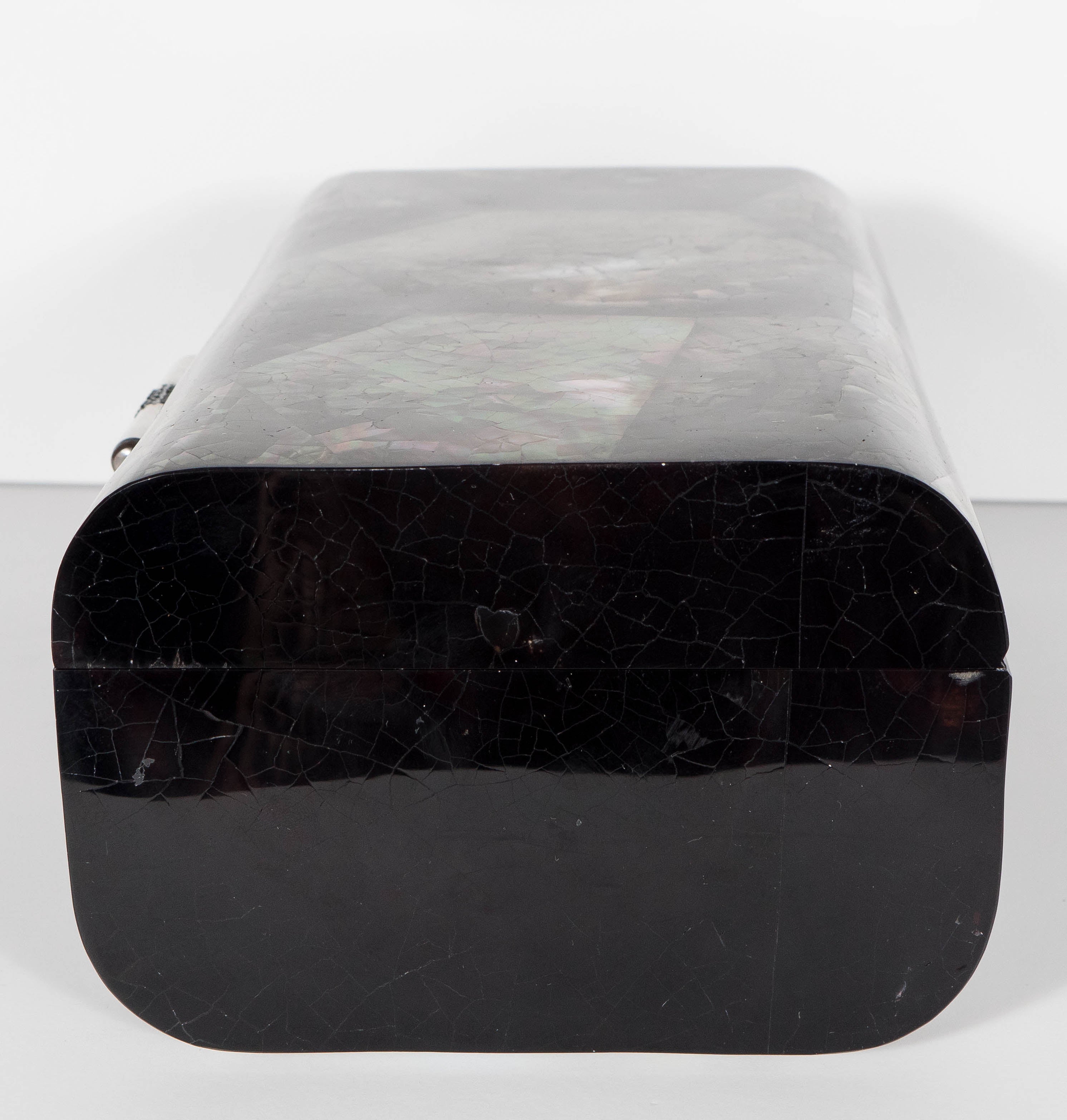 Exquisite Blacktab Shell Box with Tahiti Shell Body and Black Shell Sides In Excellent Condition In New York, NY