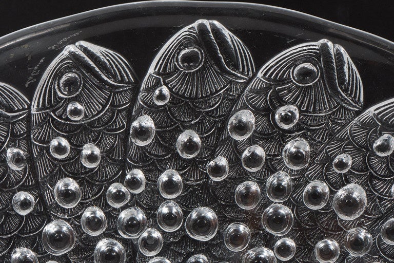 Verre Centre de table Art Déco Revival en cristal translucide avec motif de poisson par Lalique en vente