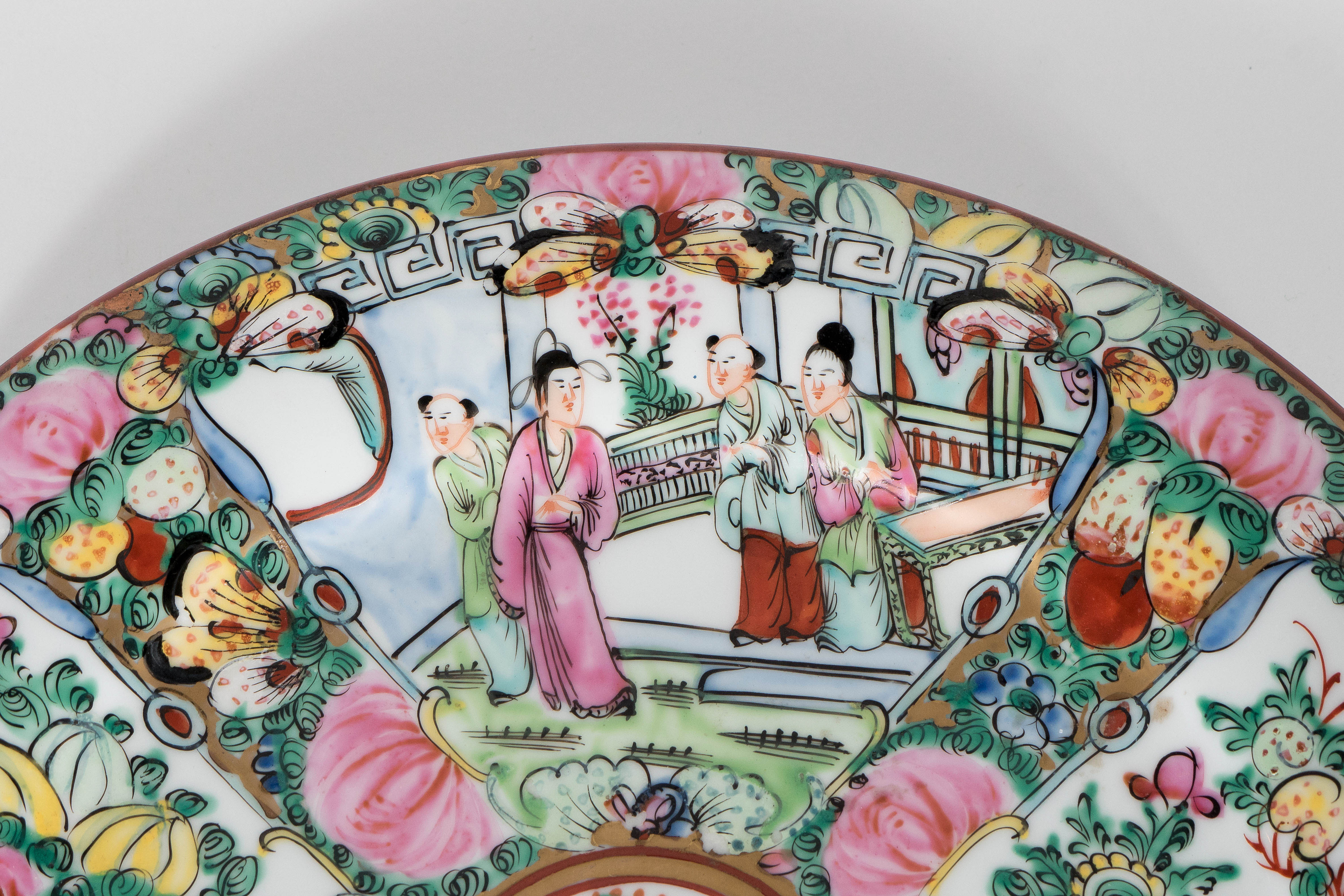 Chinese Rose Medallion Porcelain Plate with Floral and Everyday Life Decoration In Excellent Condition In New York, NY
