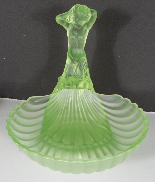 Mid-20th Century Art Deco Mermaid and Clam Shell Vaseline Glass Candy or Serving Dish