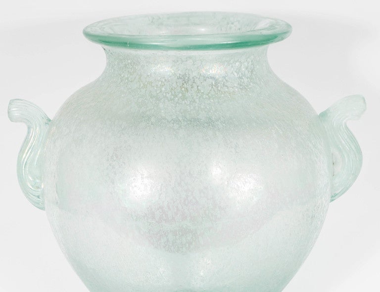 Vase aus mundgeblasenem Muranoglas mit geschwungenen Armen nach Art von Karl Springer (Moderne der Mitte des Jahrhunderts) im Angebot