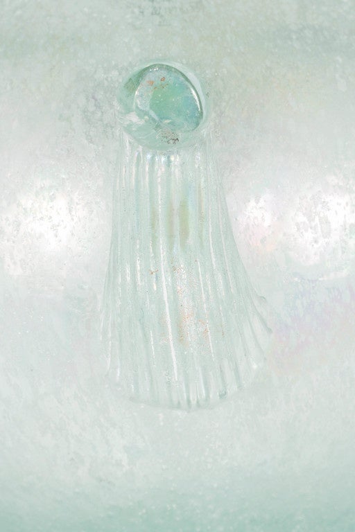 Verre Vase en verre de Murano soufflé à la main avec des bras à volutes à la manière de Karl Springer en vente