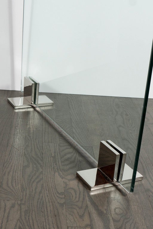 Maßgefertigter moderner Kaminschirm aus poliertem Nickel und gehärtetem Glas im Zustand „Hervorragend“ im Angebot in New York, NY
