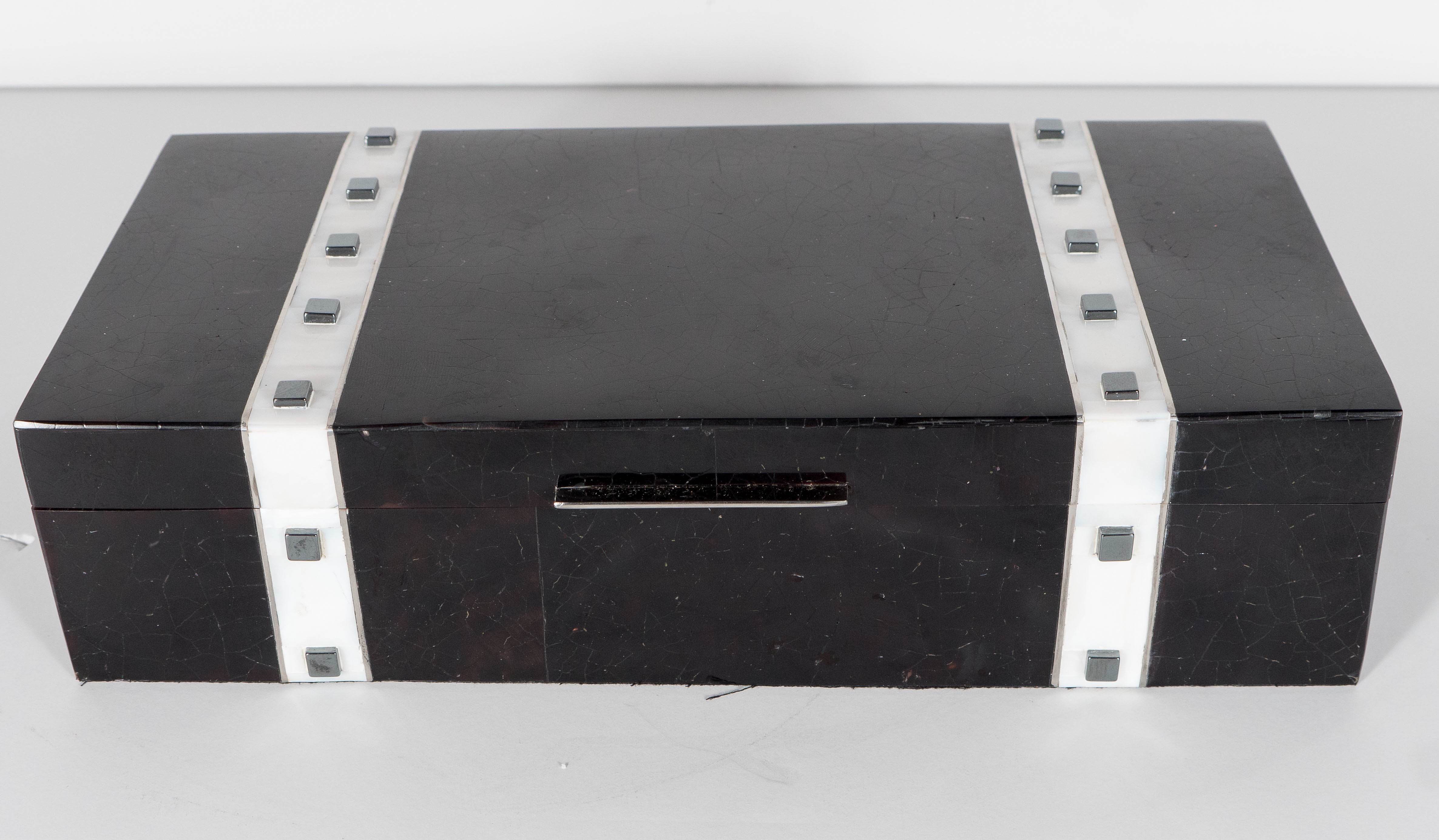Black Lacquer Cracqueleur Box with Kabibi Inlay and Art Deco Square Motif