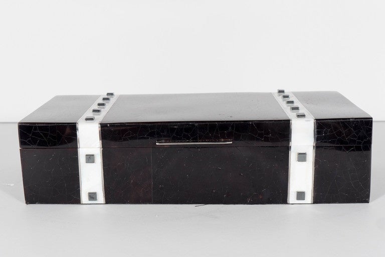 Black Lacquer Cracqueleur Box with Kabibi Inlay and Art Deco Square Motif In Excellent Condition In New York, NY