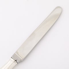 Cuchillo de servir de plata de ley con forma de concha modernista, firmado por Cummings
