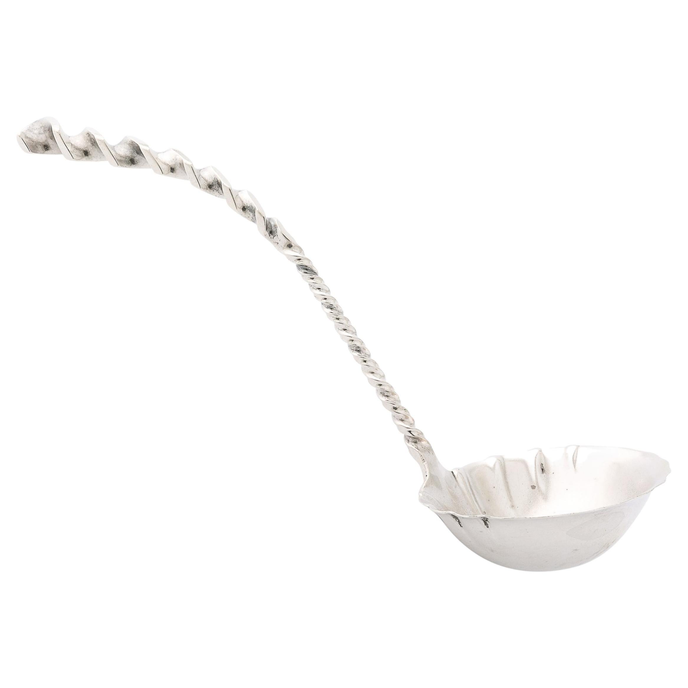 Louche torsadée en argent massif du mouvement Arts & Crafts, signée « Whiting Manufacturing »