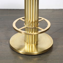 Sgabello da bancone in ottone con design Mid-Century, pensato per il tempo libero, con struttura scanalata e rivestimento color crema
