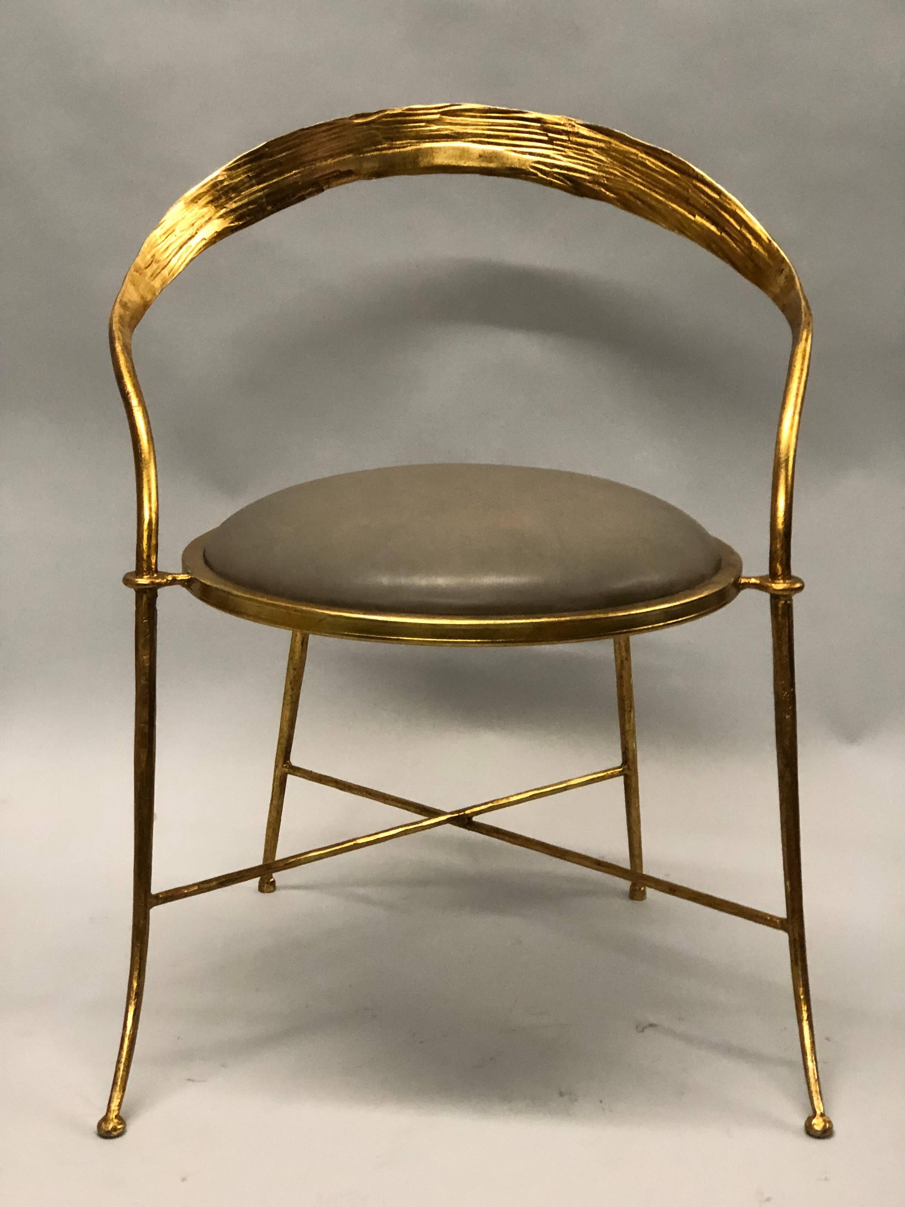 Pair of Italian Mid-Century Modern gilt iron lounge chairs or armchairs by Giovanni Banci.

The chairs feature strong but delicate ironwork and design influenced by a Modern Neoclassicism and Italian design. The backrest is daringly curved, the
