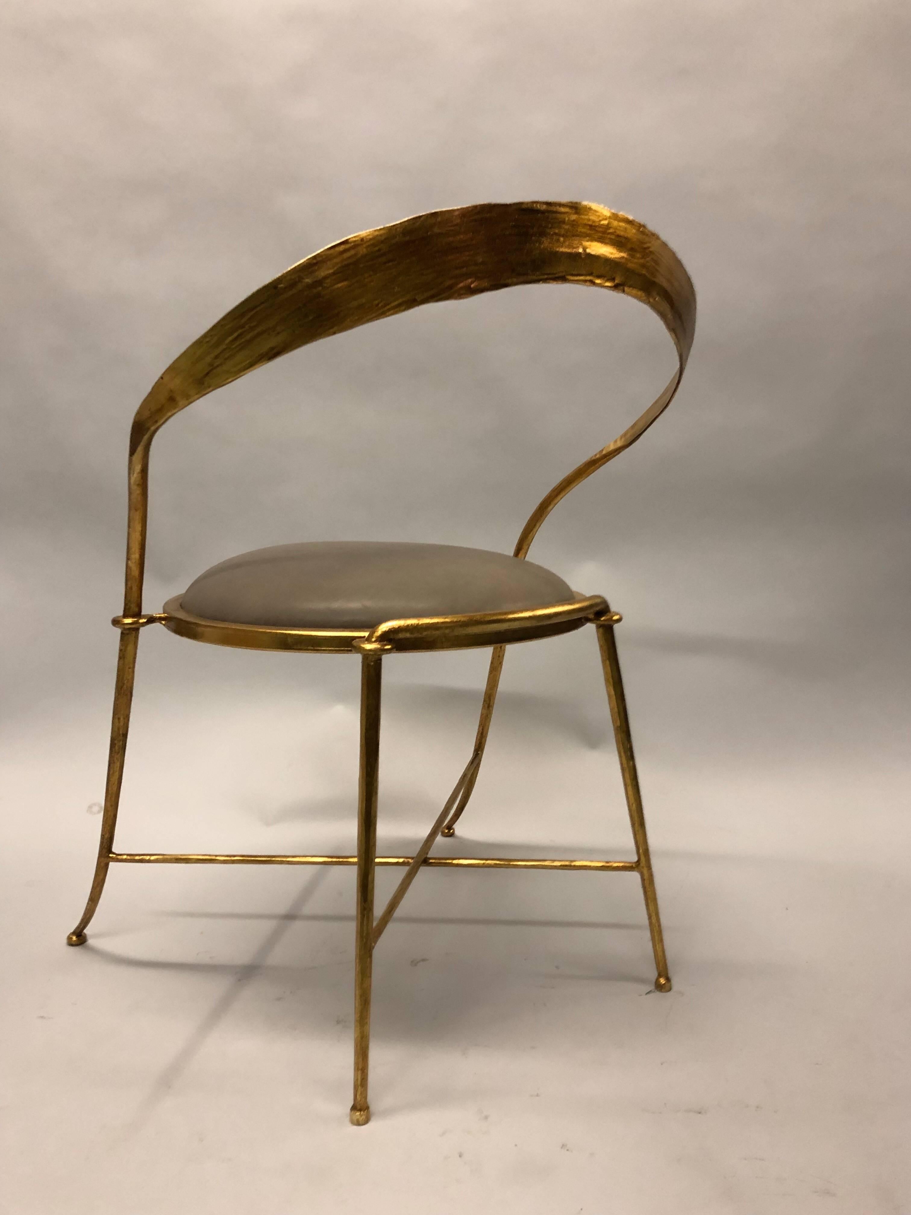 Hammered Pair of Italian Midcentury Handmade Gilt Iron Lounge Chairs by Giovanni Banci