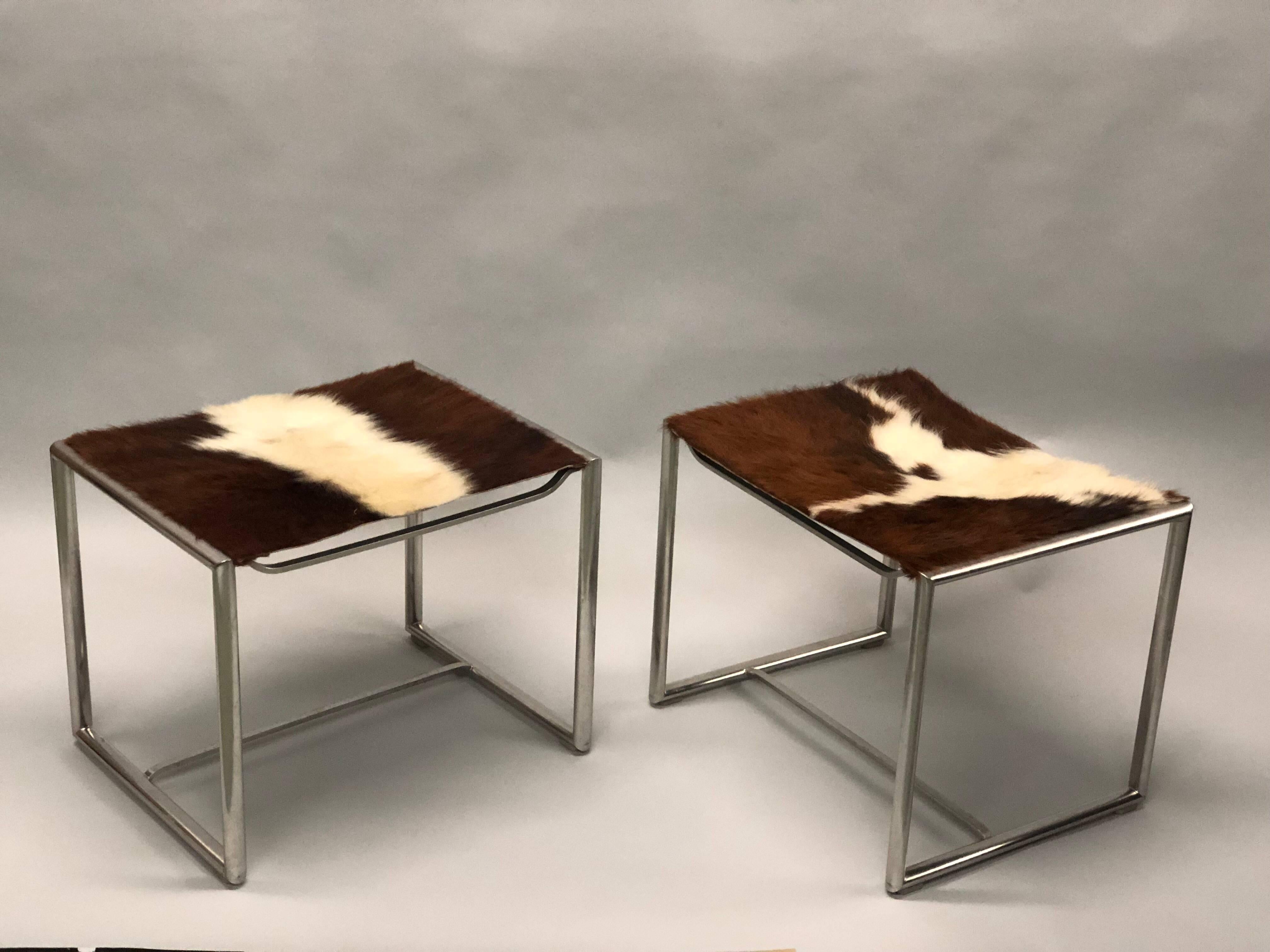 Elegant pair of French Mid-Century Modern benches or stools in nickel tubular steel with cowhide seats attributed to Marcel Breuer.

References: Le Corbusier, Gyorgy Kepes, Marcel Breuer, Ludwig Mies Van Der Rohe, Laszlo Moholy Nagy.