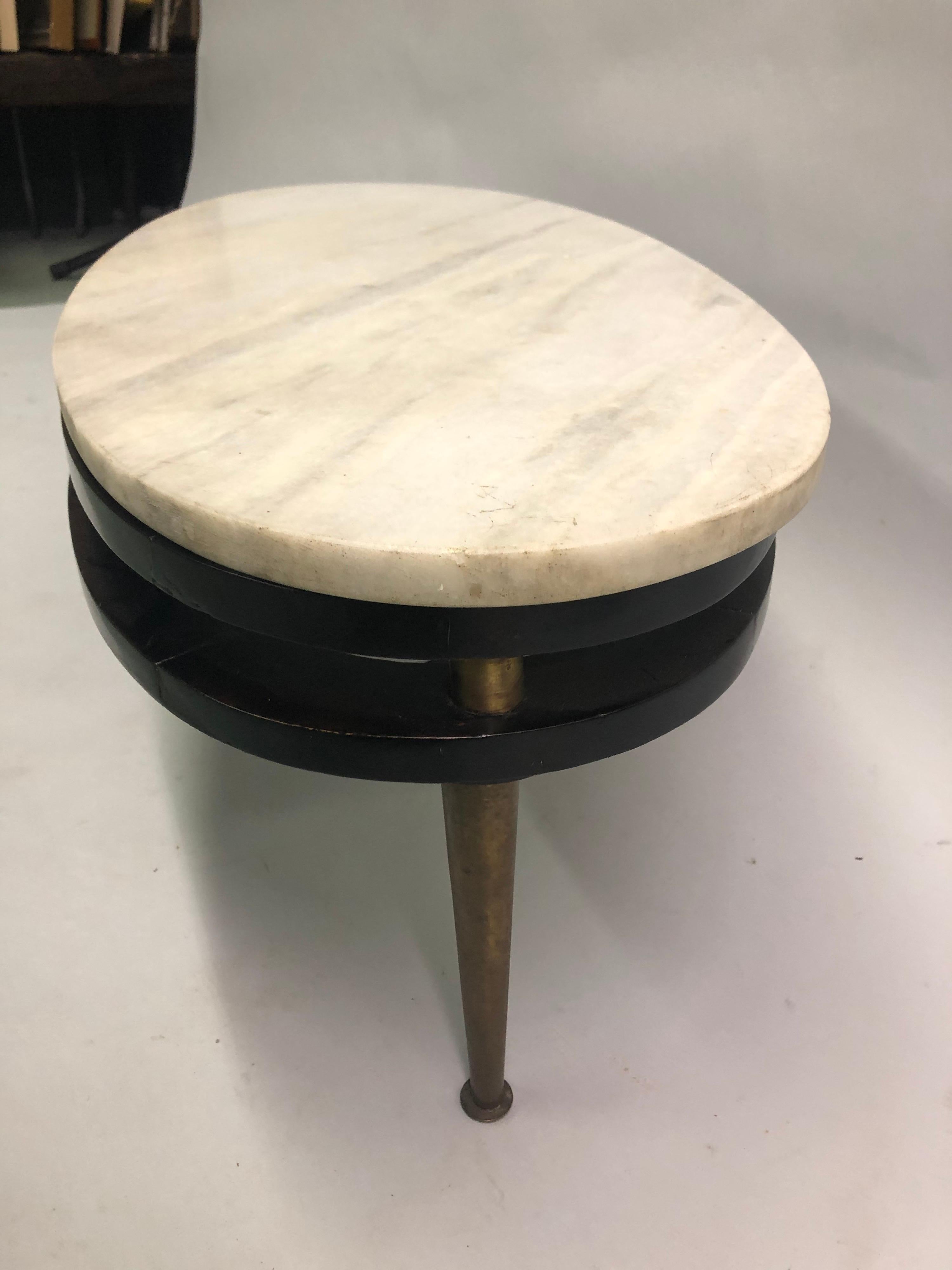 Laiton Table de cocktail ovale en porte-à-faux française en vente