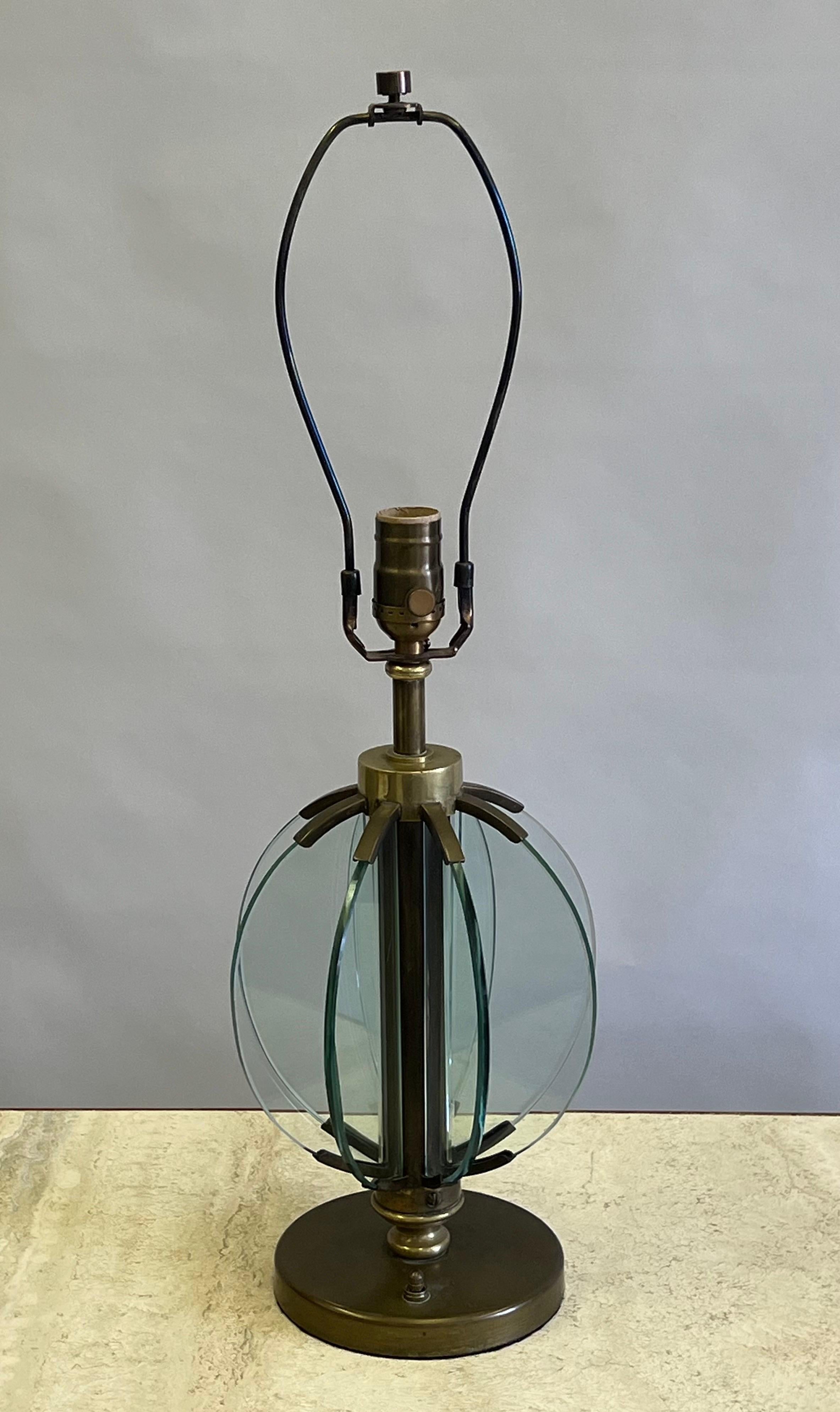 Rare Pair of Italian Glass & Brass' Table Lamps by Pietro Chiesa & Fontana Arte For Sale 2